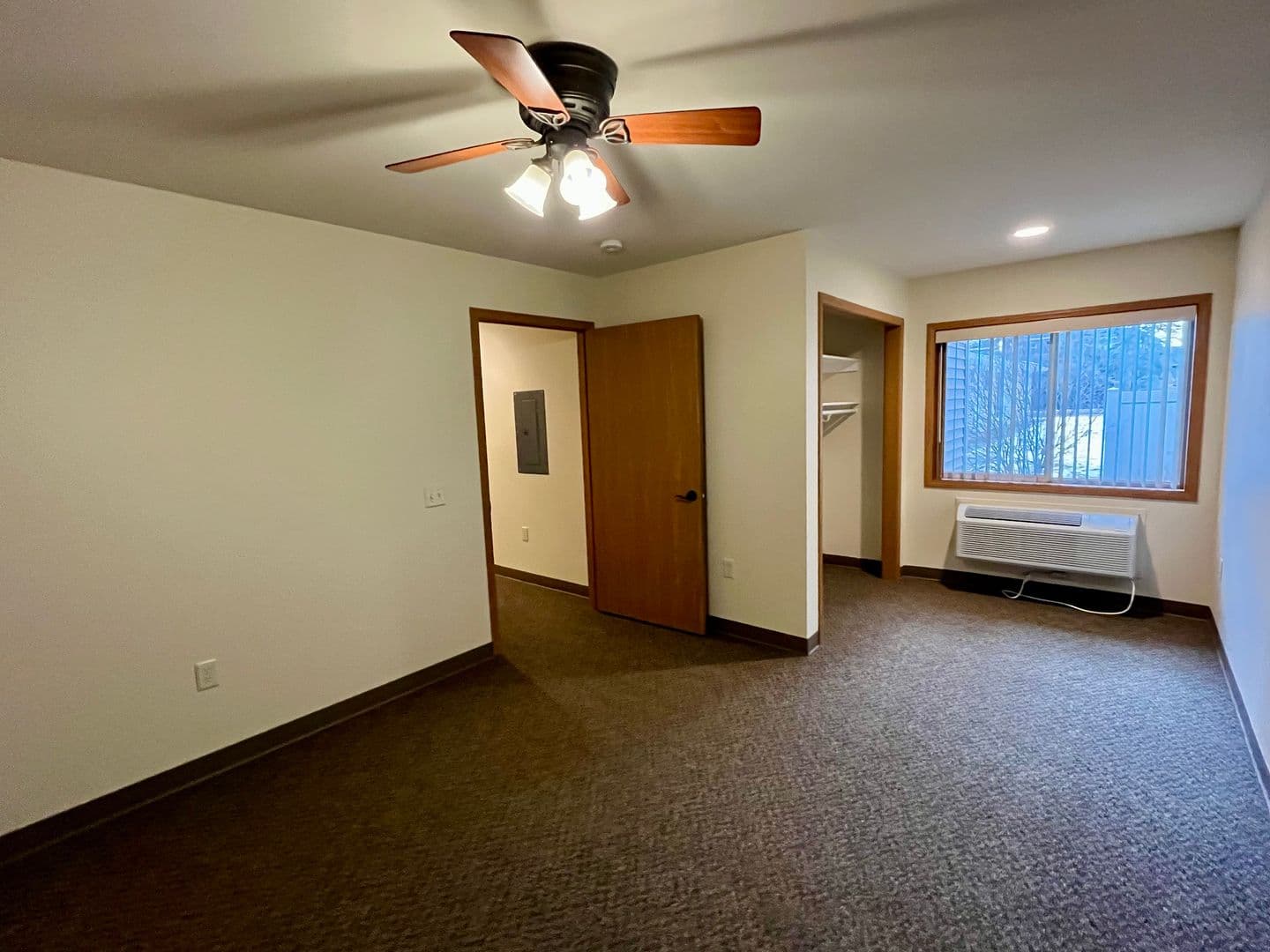 Weston Apartment: 3102 Jelinek Ave