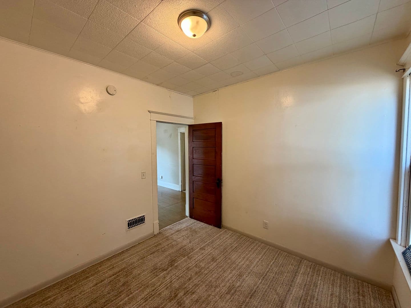 Rhinelander Apartment: 603 N Stevens Street