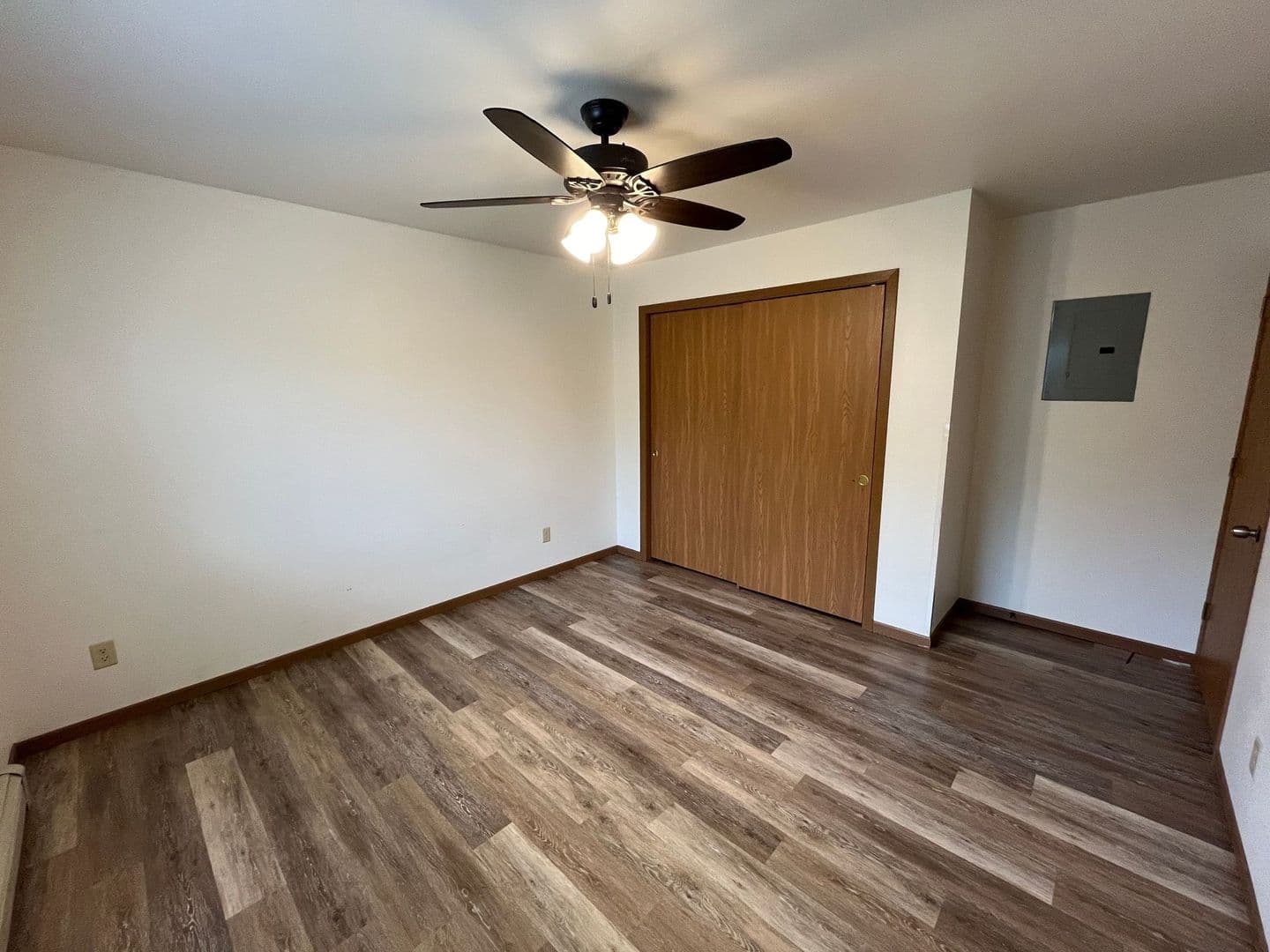 Plover Apartment: 2720 Washington Ave