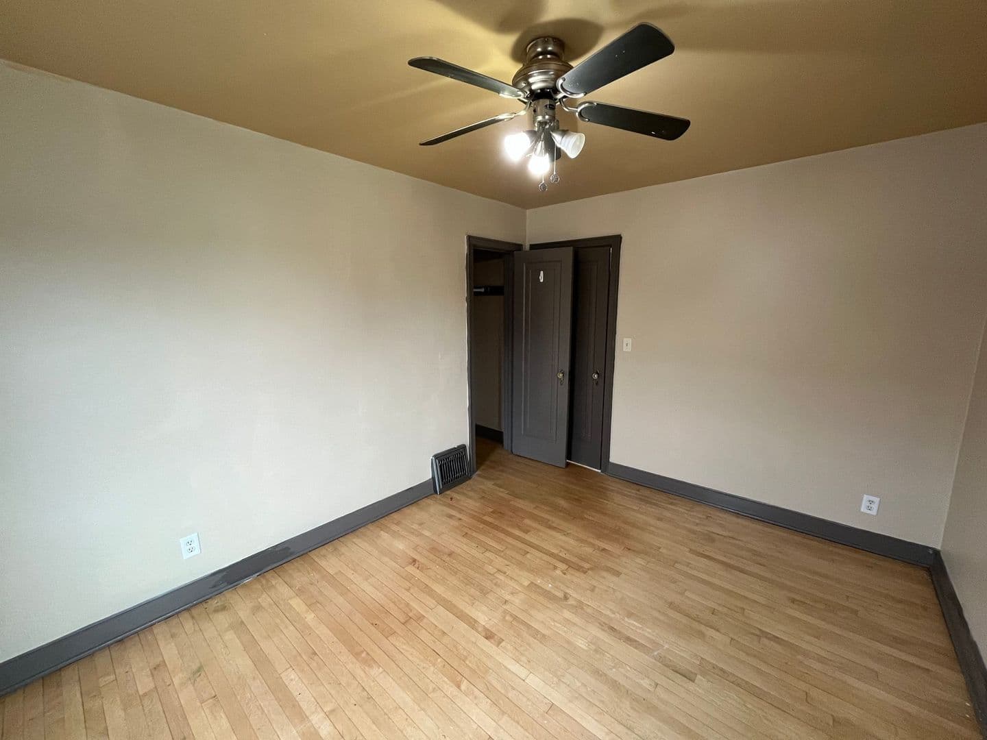 Wausau Apartment: 803 Grand Ave