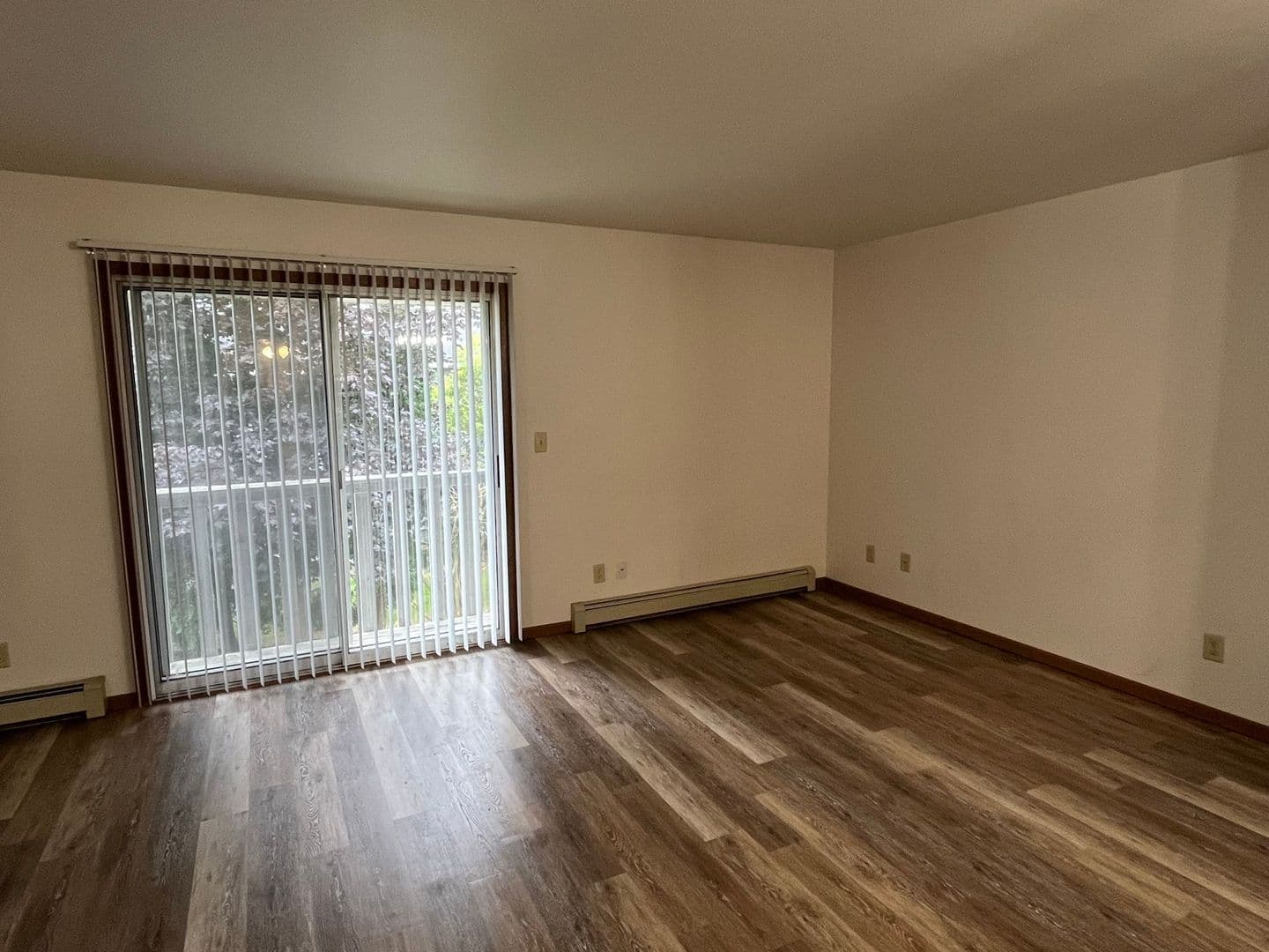 Plover Apartment: 2720 Washington Ave