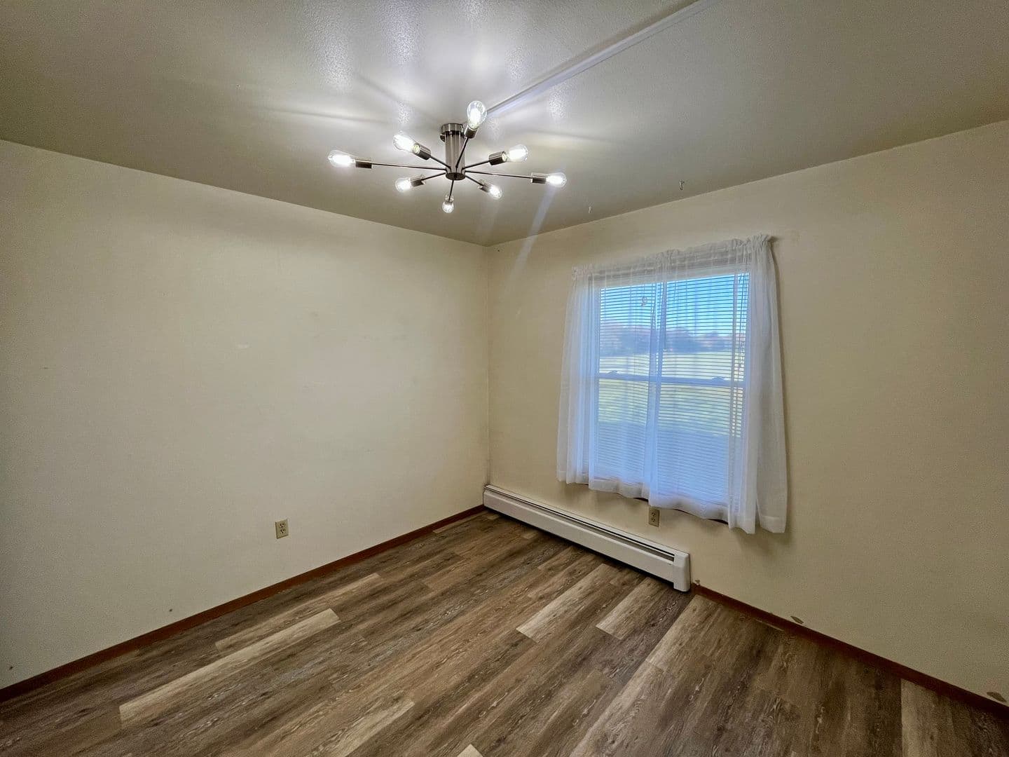 Marshfield Apartment: 619 Laurel Ct