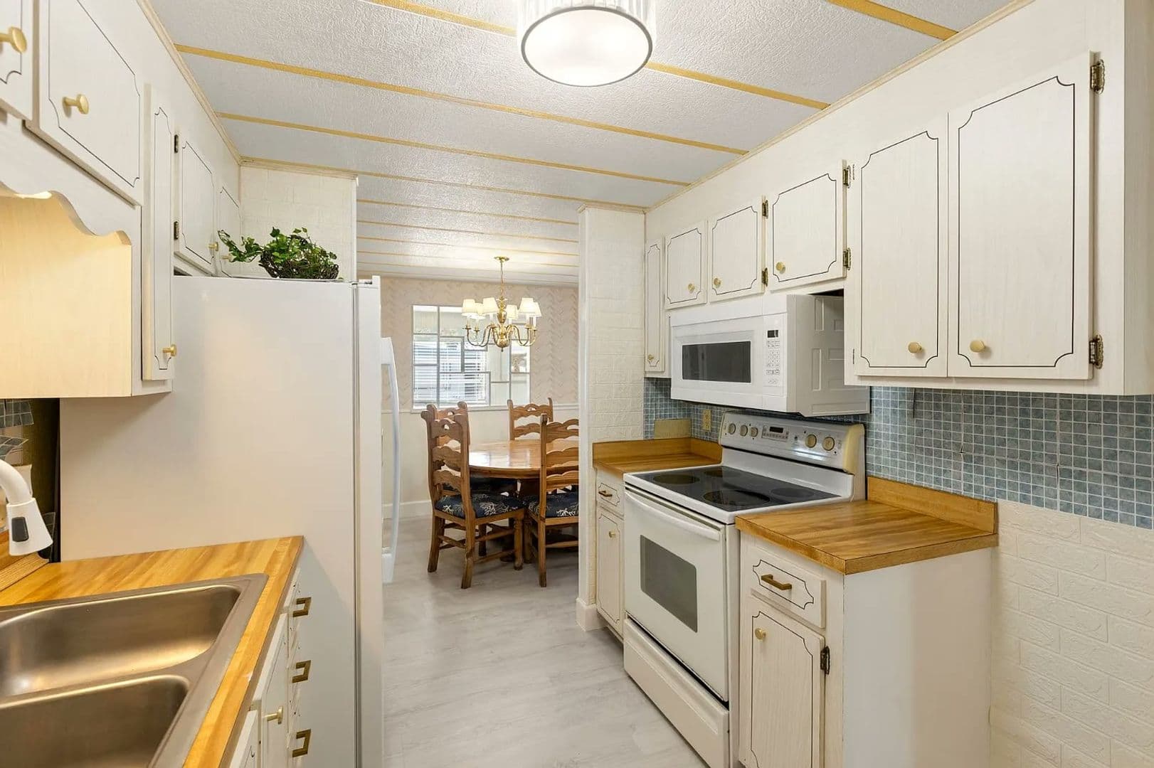 Largo Apartment: 1071 Donegan Rd, Lot 965