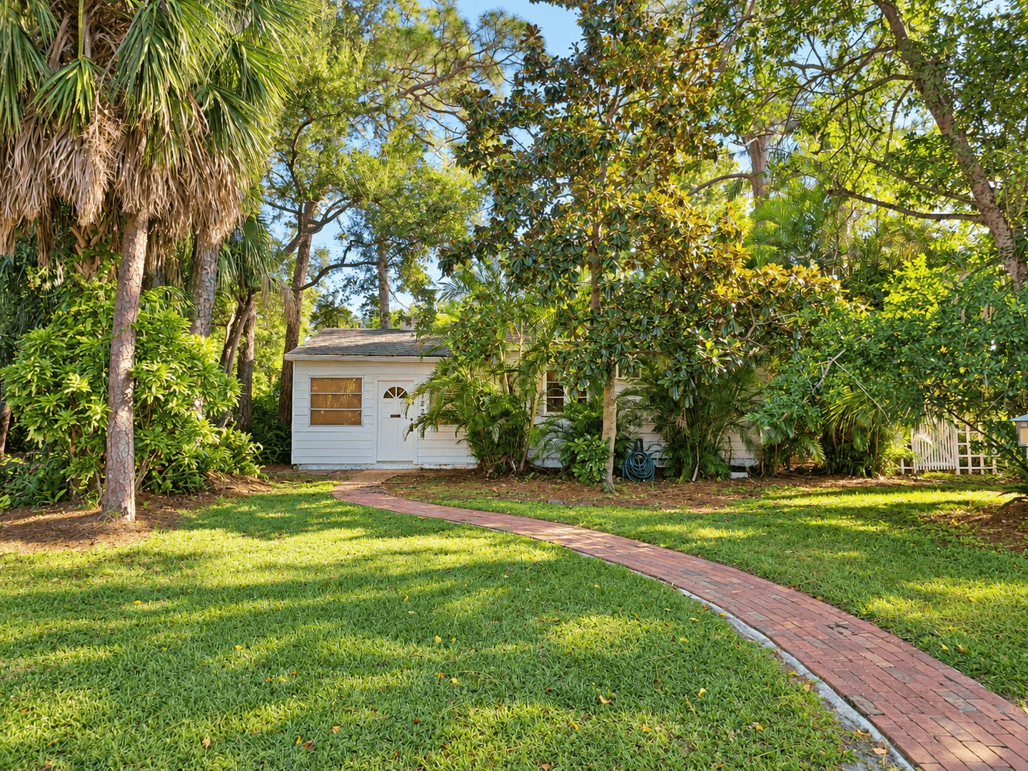 Saint Petersburg House: 7228 1st Ave S
