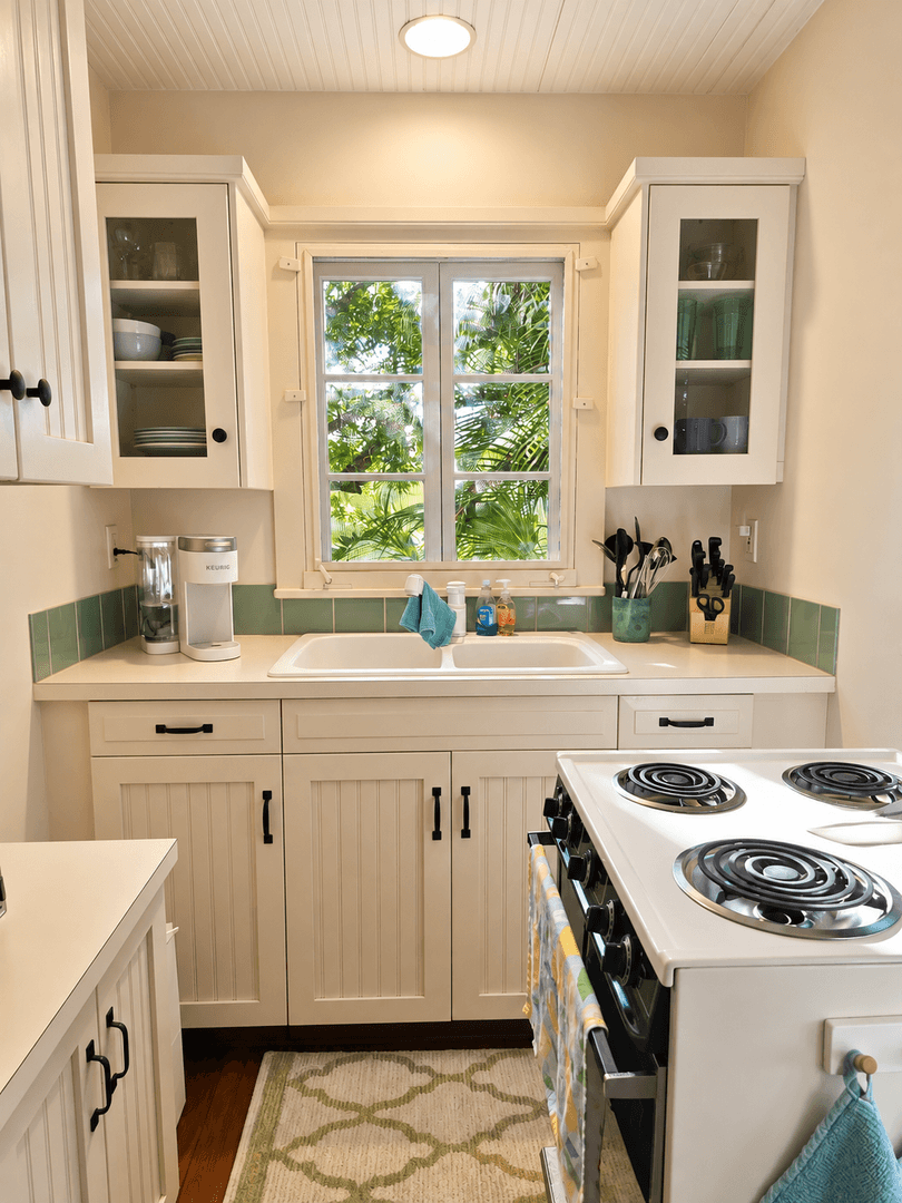 Saint Petersburg House: 7228 1st Ave S