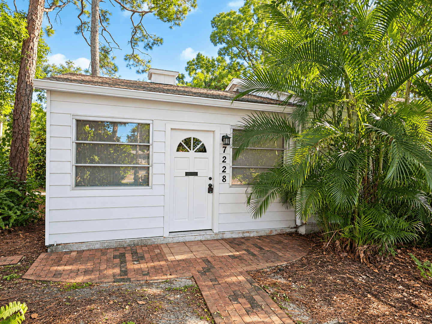 Saint Petersburg House: 7228 1st Ave S
