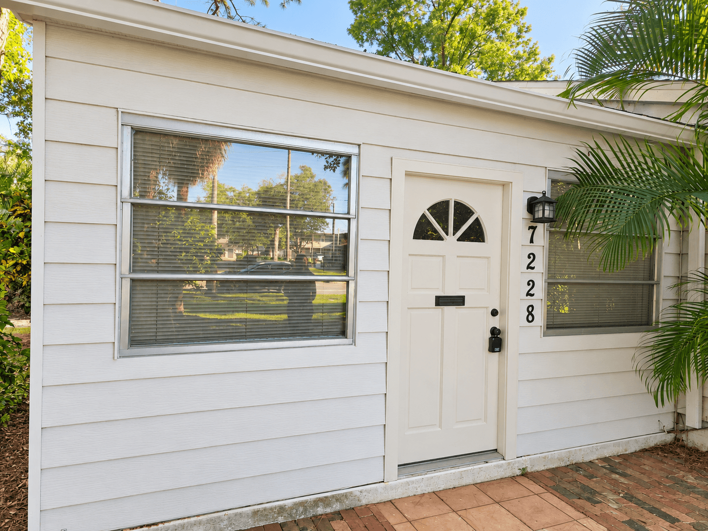Saint Petersburg House: 7228 1st Ave S