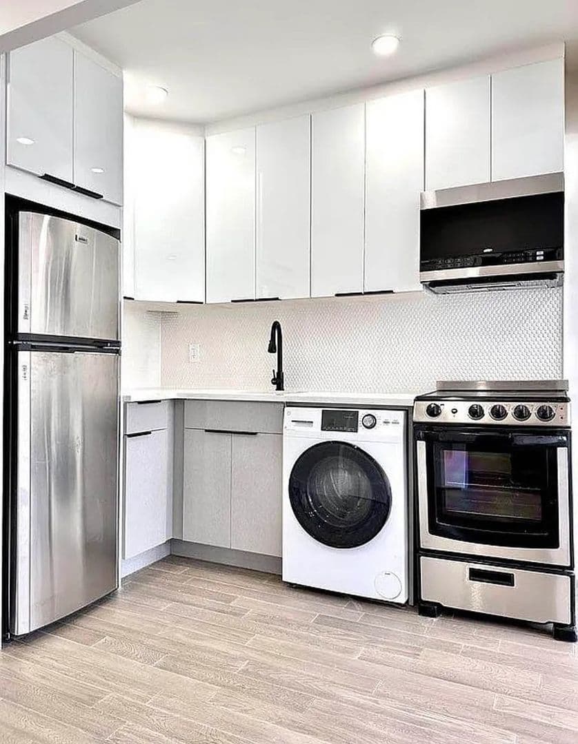 Brooklyn Apartment: 2112 Regent Place