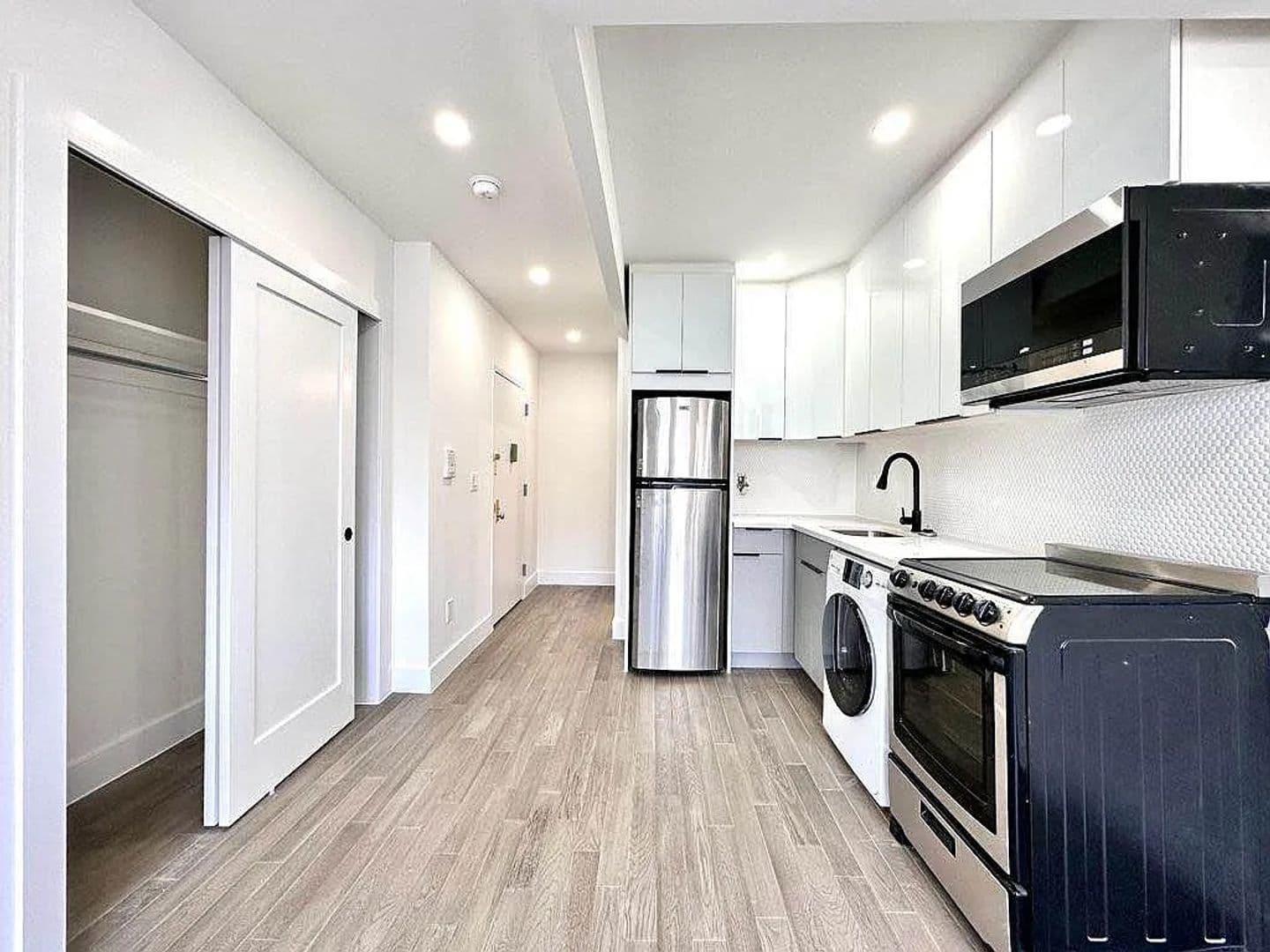 Brooklyn Apartment: 2112 Regent Place