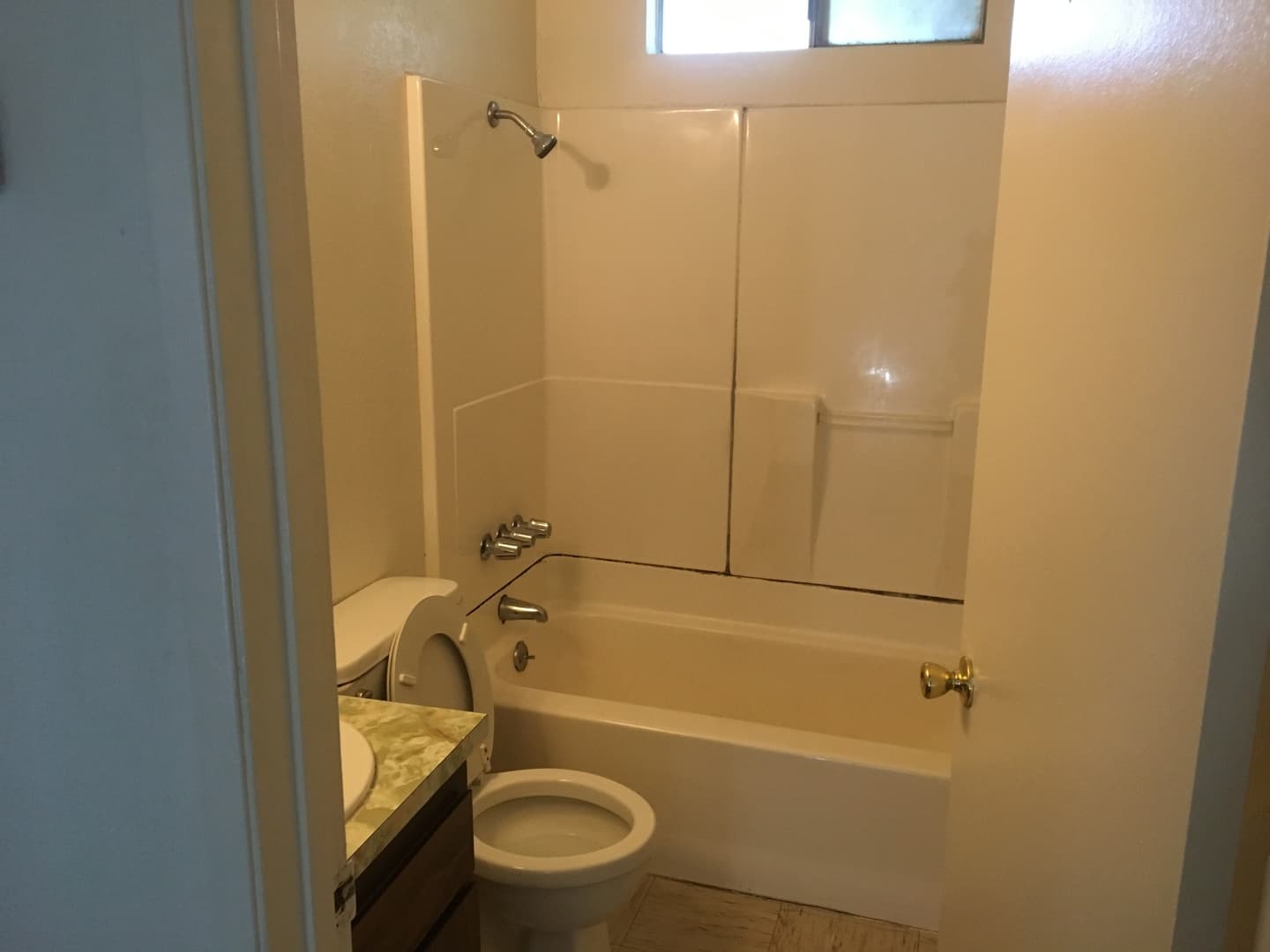 Bakersfield Apartment: 200 Lincoln Ave.