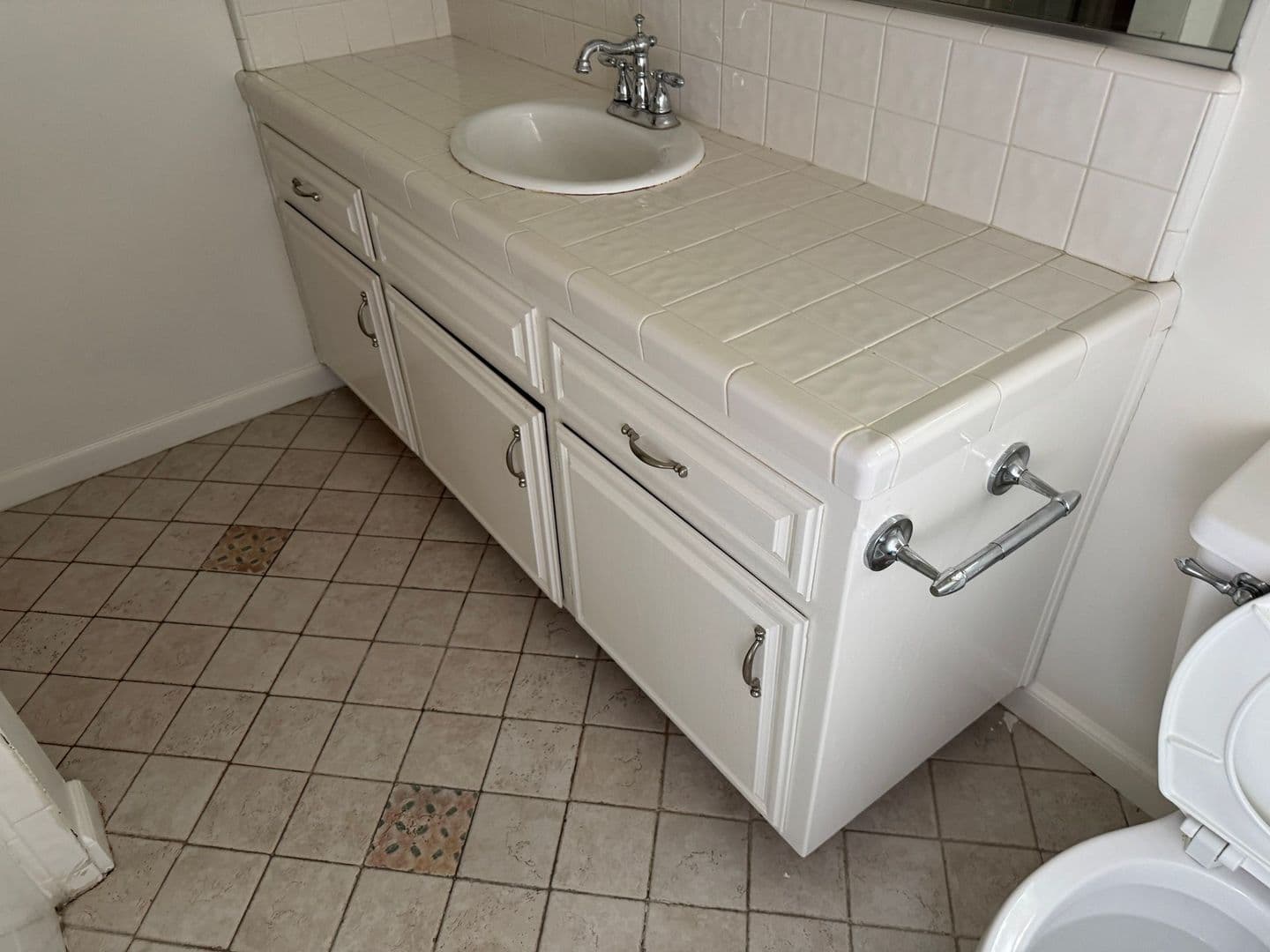 Bakersfield House: 9805 Mesa Oak Dr.