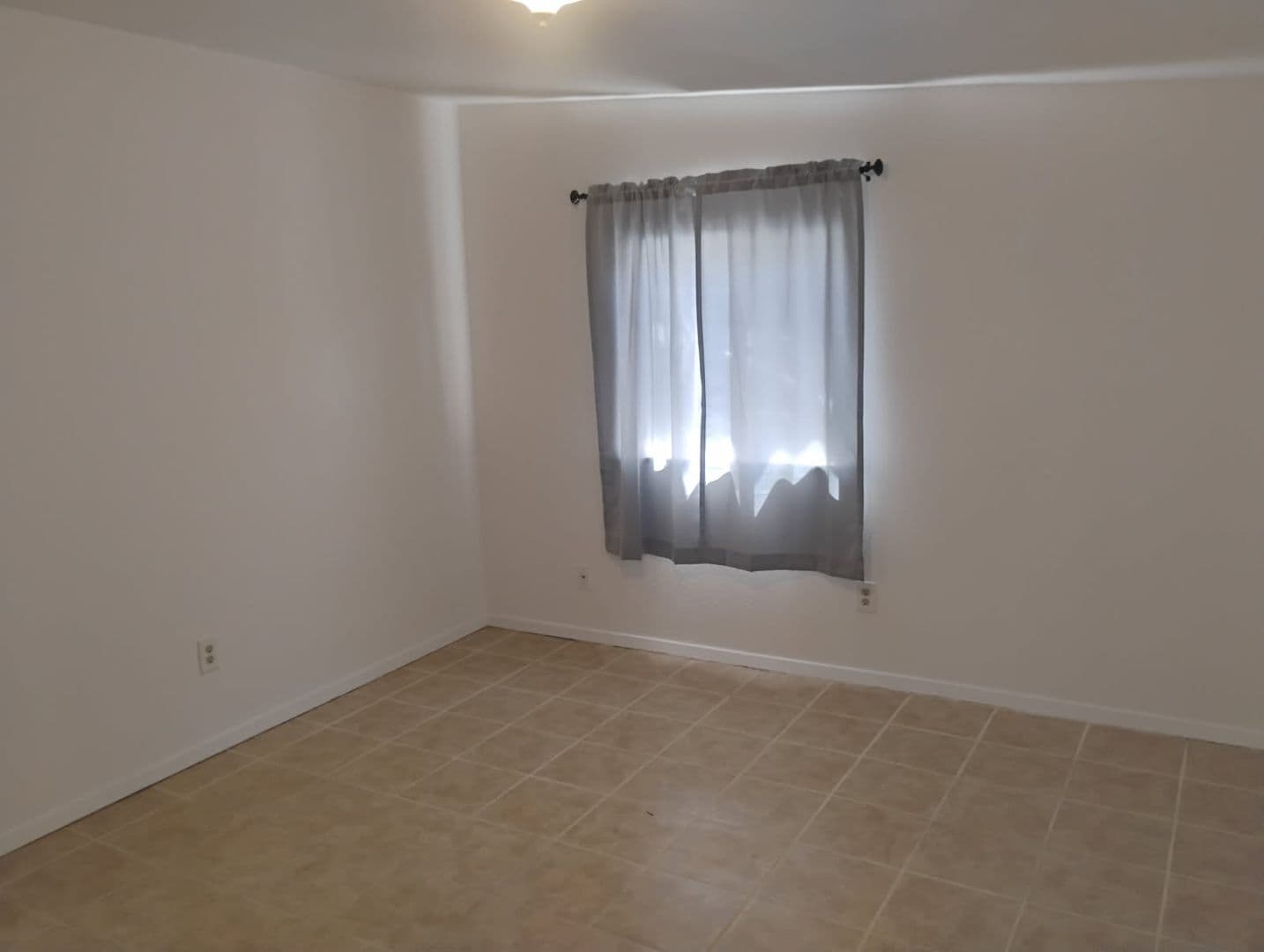 Bakersfield Apartment: 104, 106 & 106 1/2 Fishering Dr.