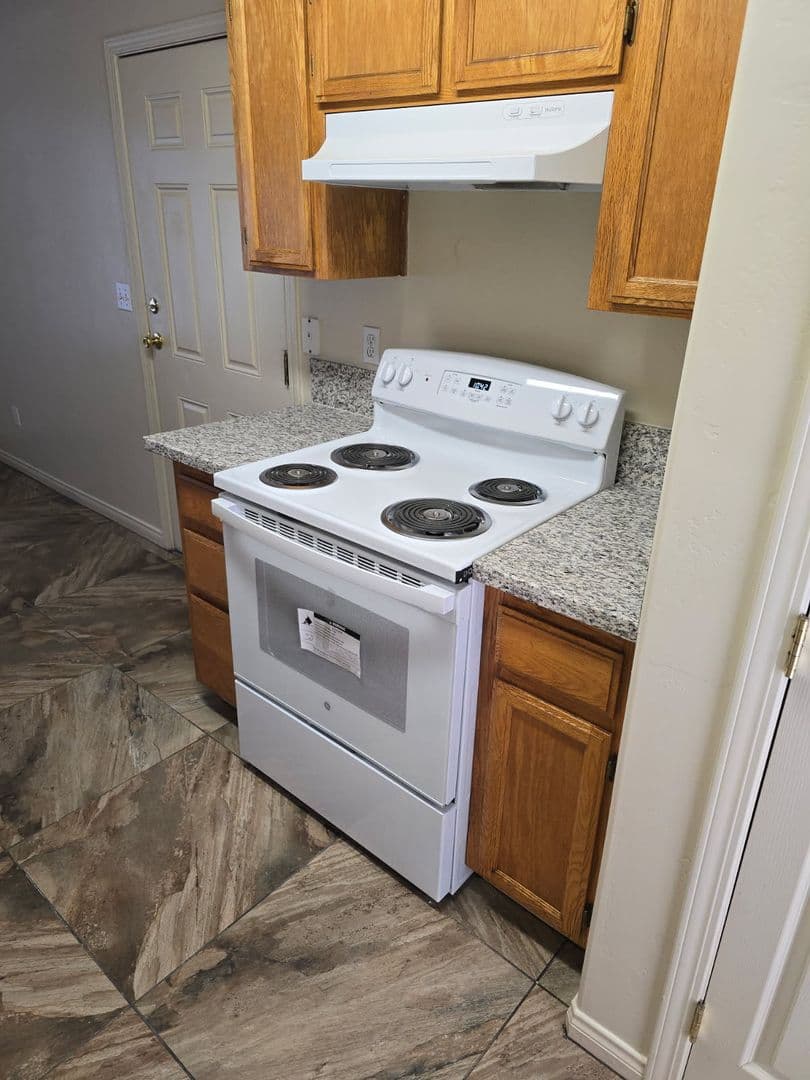 Bakersfield Apartment: 700 Spring Meadow Court