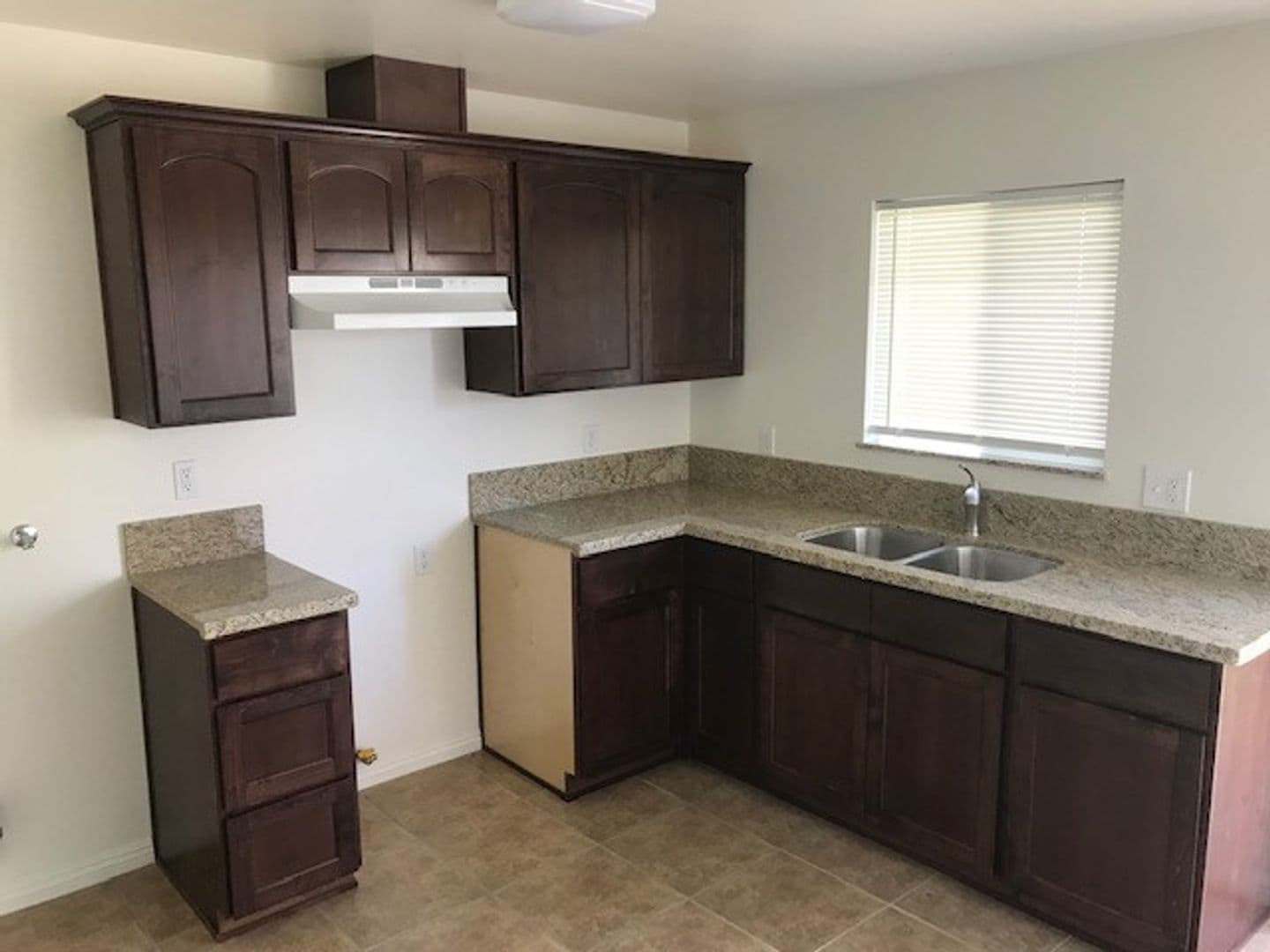 Bakersfield Apartment: 1109 Oregon Street A-D