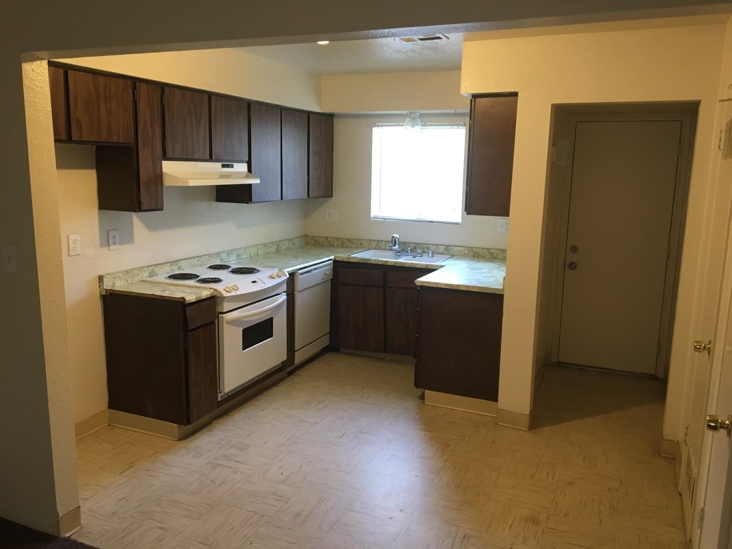 Bakersfield Apartment: 200 Lincoln Ave.