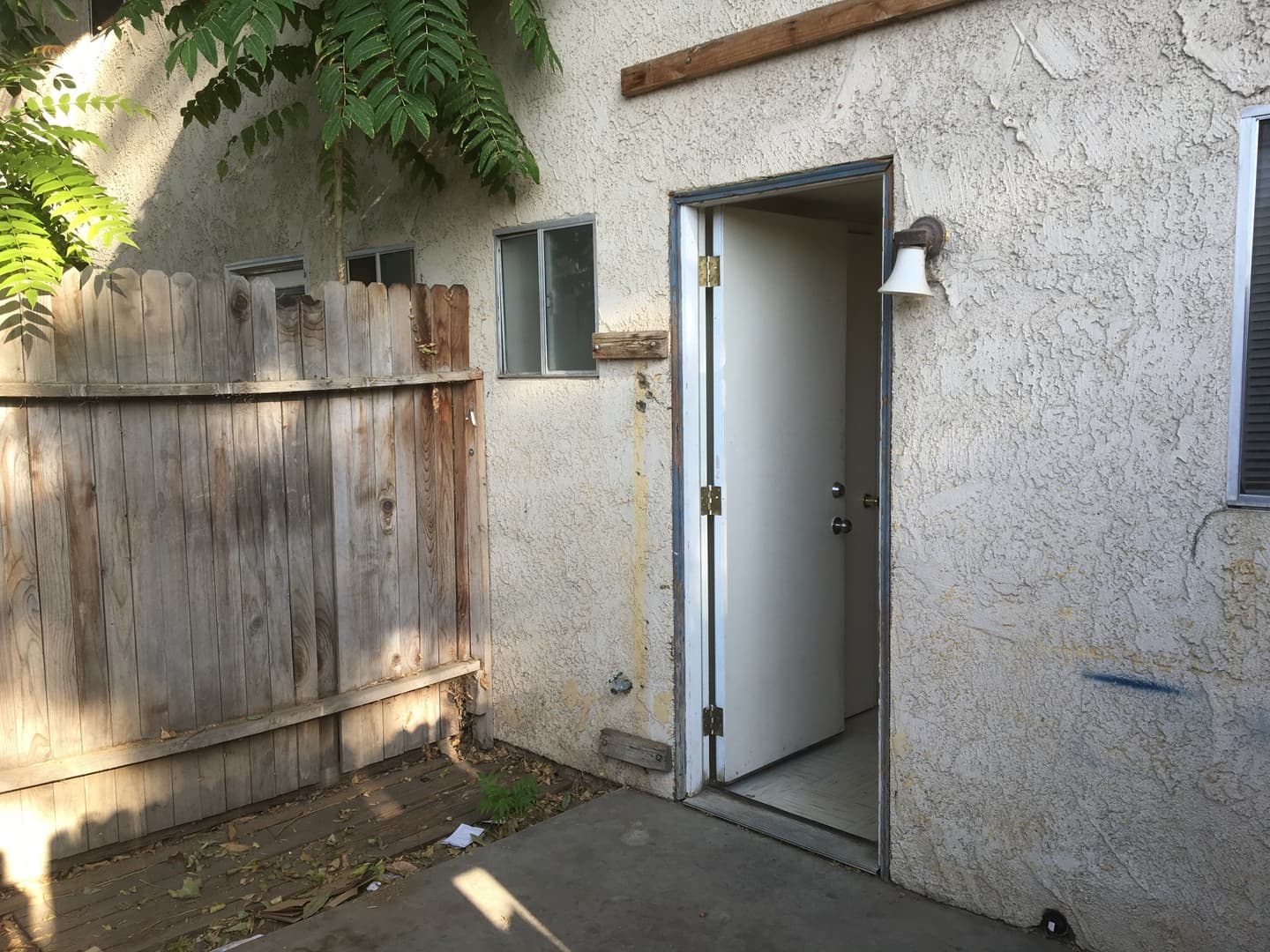 Bakersfield Apartment: 200 Lincoln Ave.