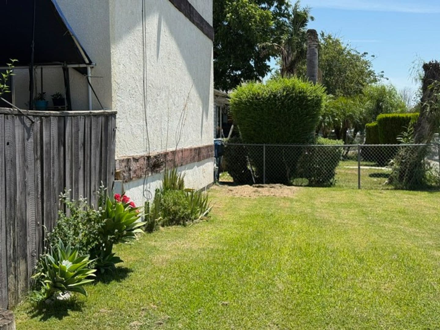 Bakersfield Apartment: 322 Decatur St.