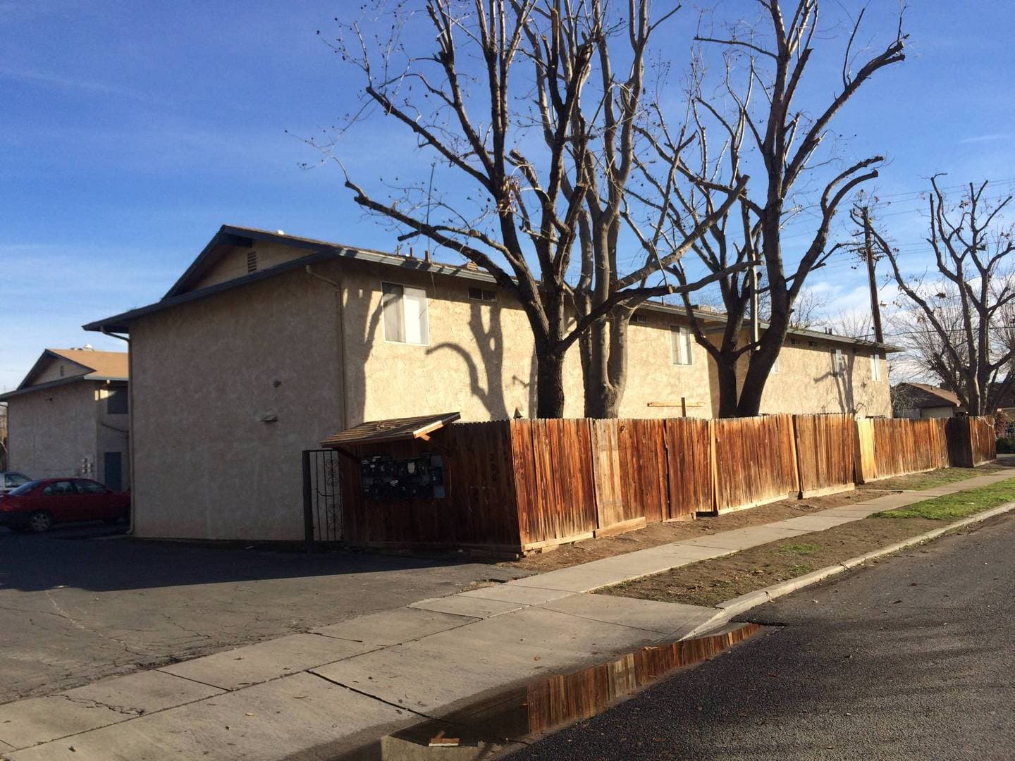 Bakersfield Apartment: 200 Lincoln Ave.