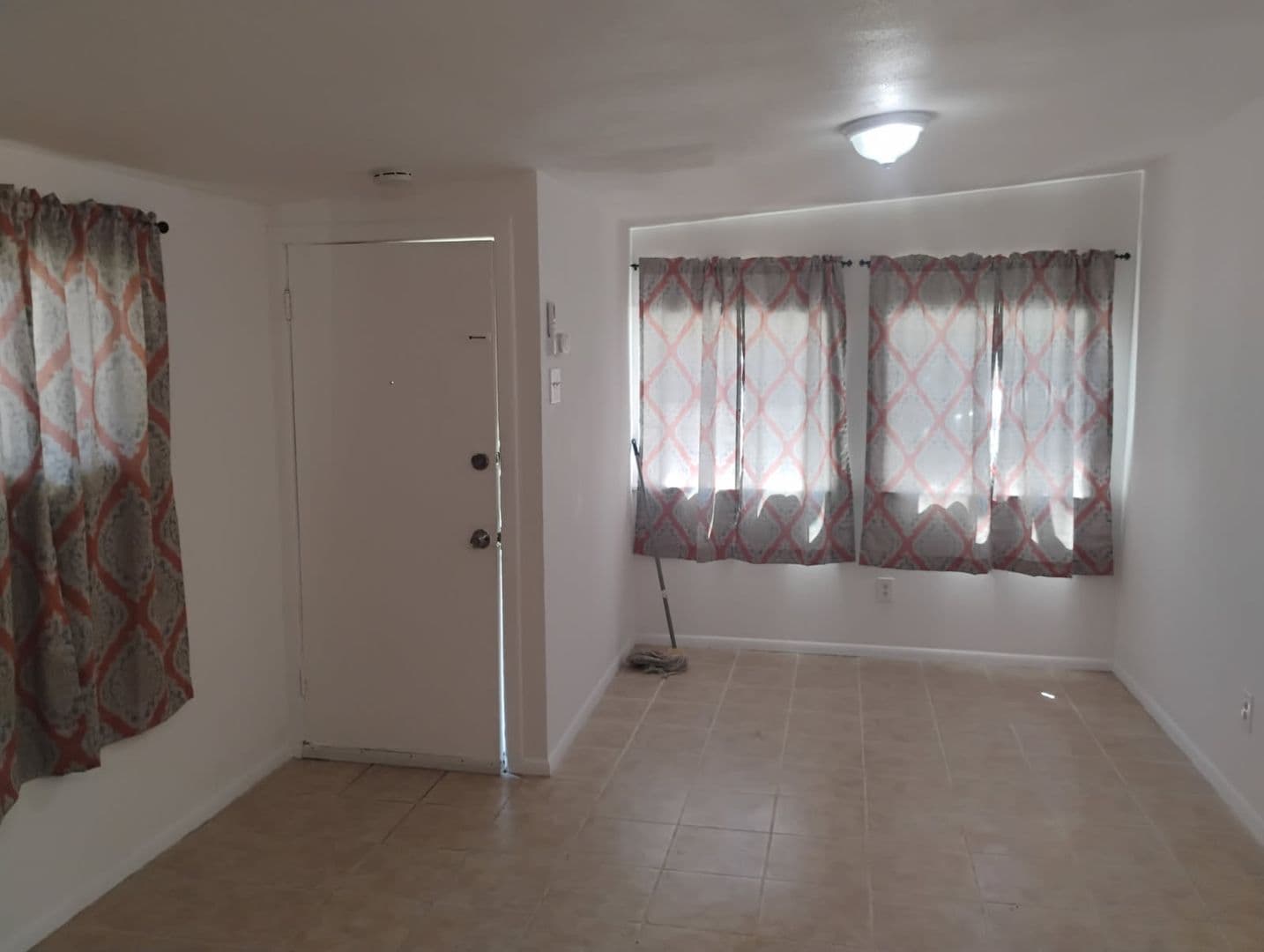 Bakersfield Apartment: 104, 106 & 106 1/2 Fishering Dr.