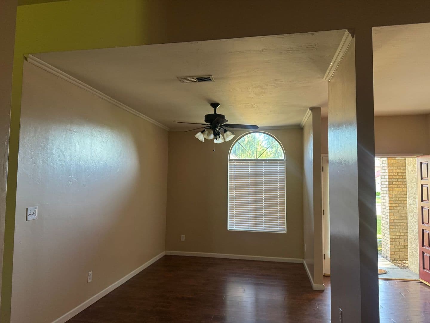 Bakersfield House: 9805 Mesa Oak Dr.