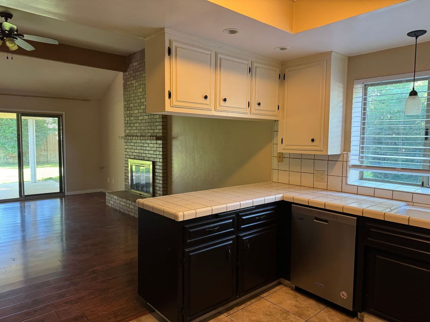 Bakersfield House: 9805 Mesa Oak Dr.