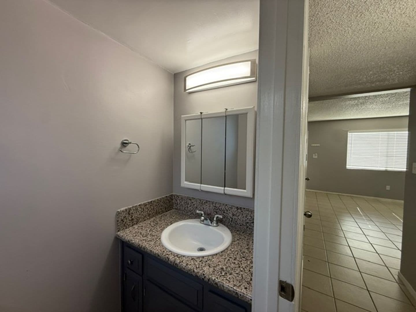 Bakersfield Apartment: 322 Decatur St.