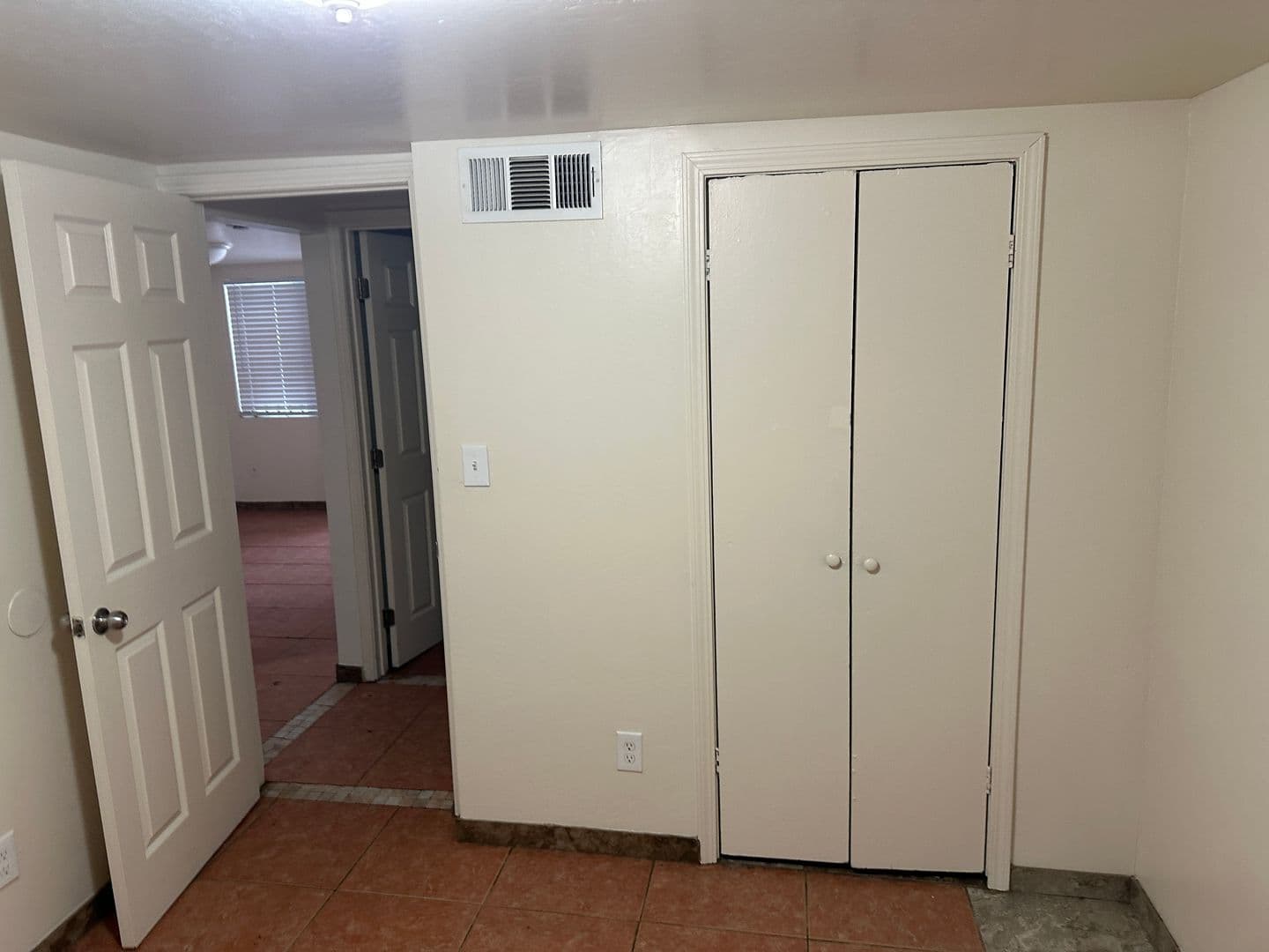 Bakersfield Apartment: 1915 Robinson St A-B