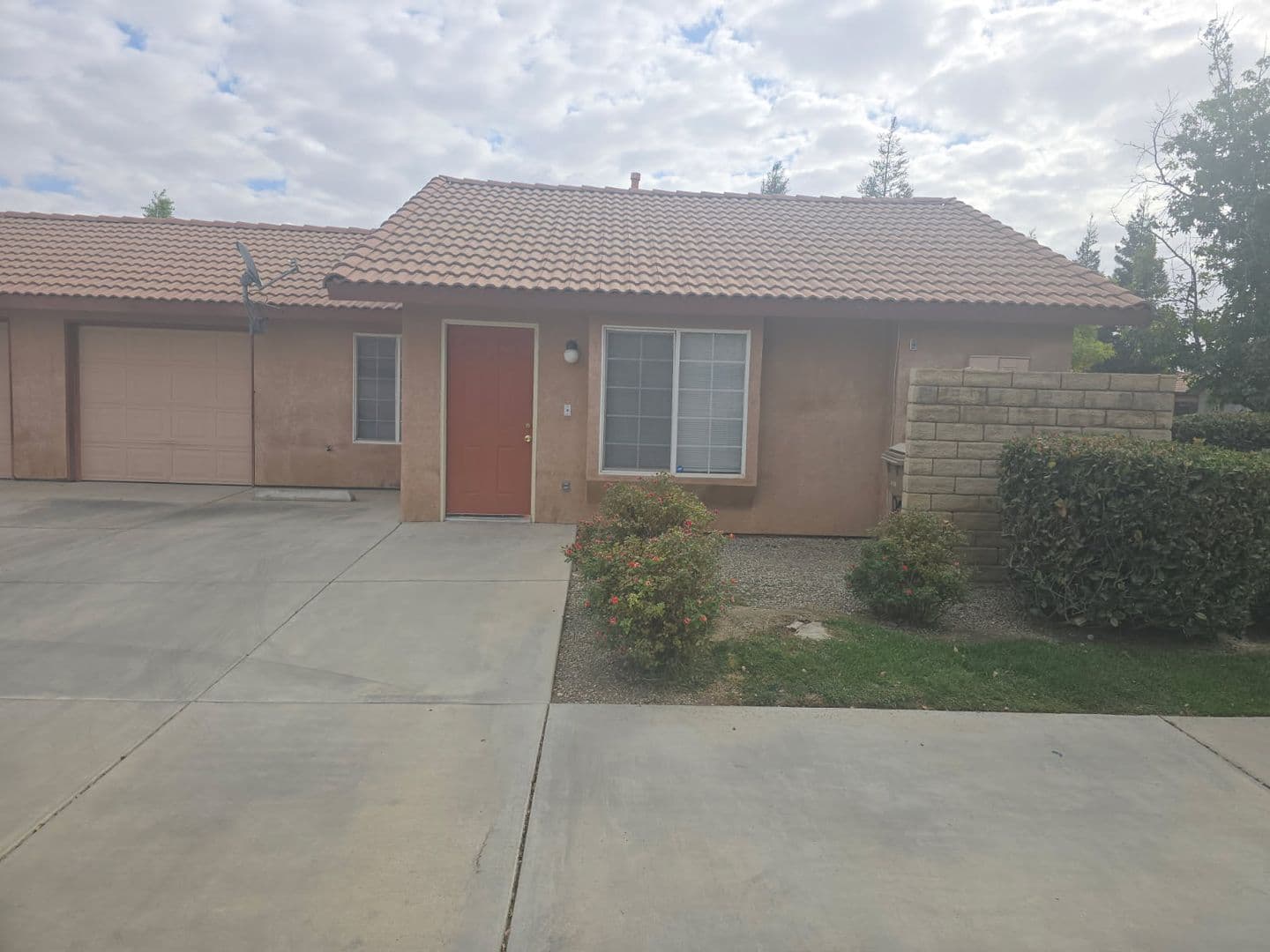 Bakersfield Apartment: 700 Spring Meadow Court