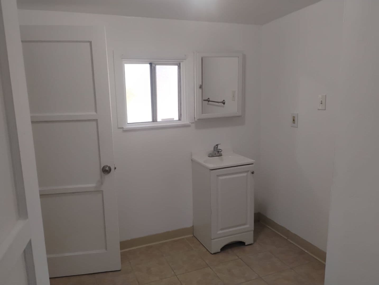 Bakersfield Apartment: 104, 106 & 106 1/2 Fishering Dr.