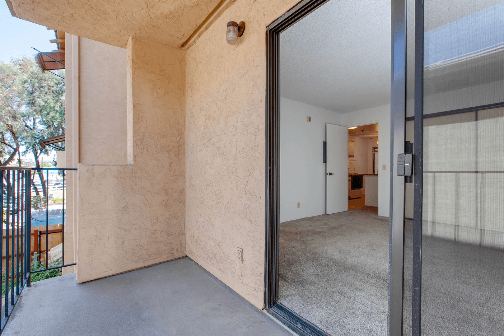 San Diego Apartment: 3912 Albatross St.