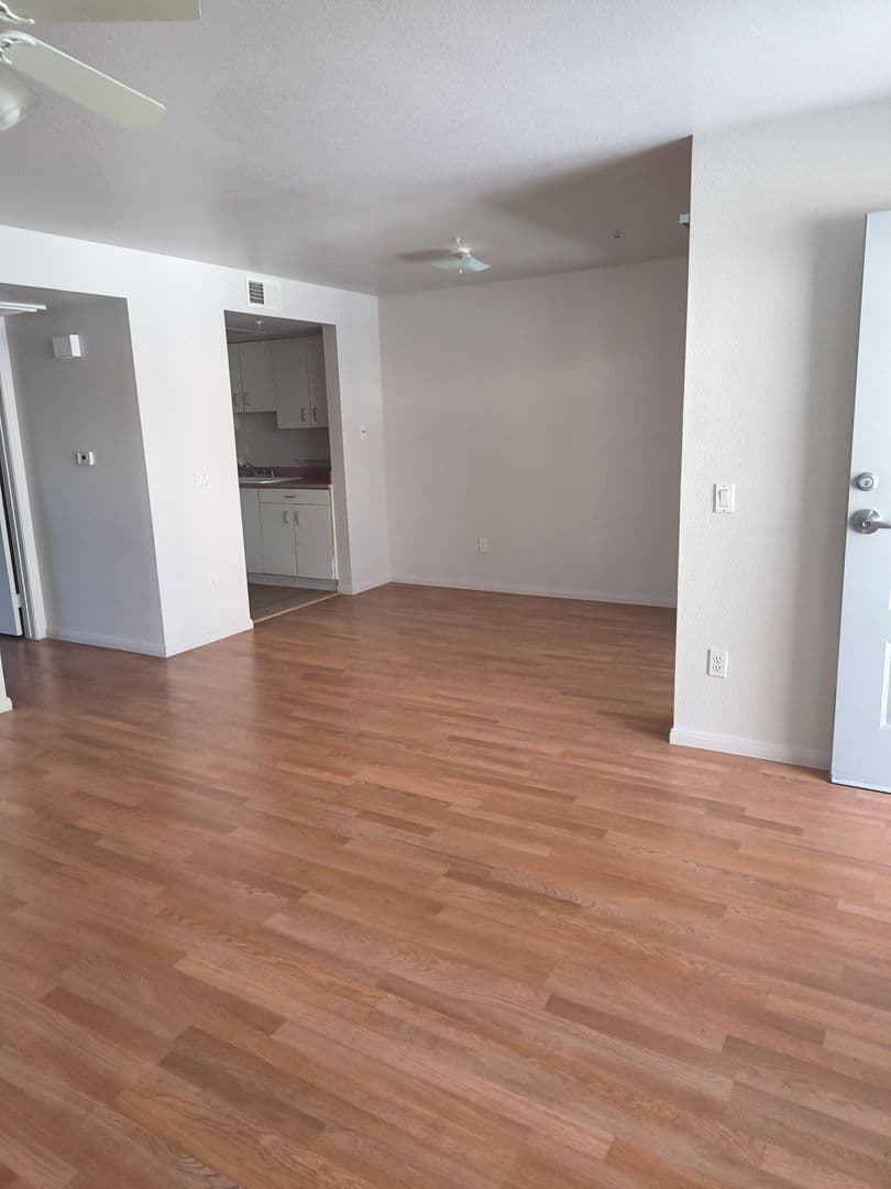 Fallbrook Apartment: 234 W. Kalmia St.