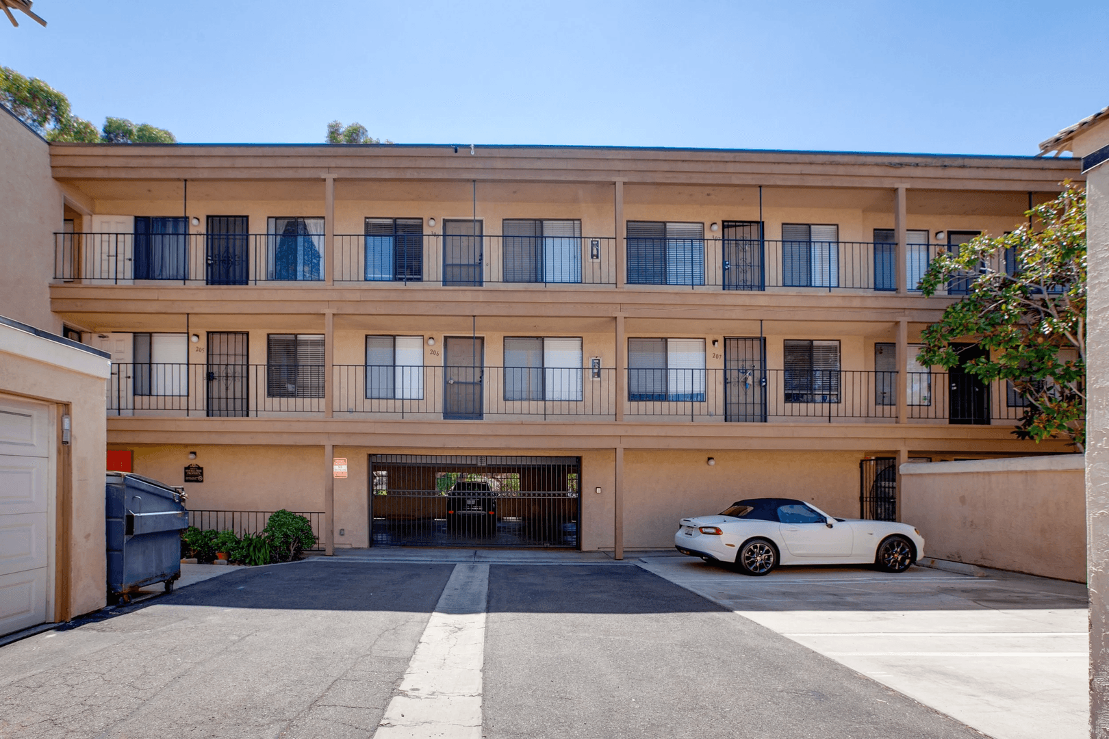 San Diego Apartment: 3912 Albatross St.