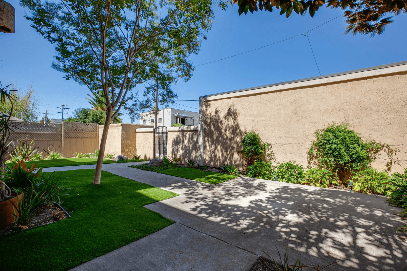 San Diego Apartment: 3912 Albatross St.