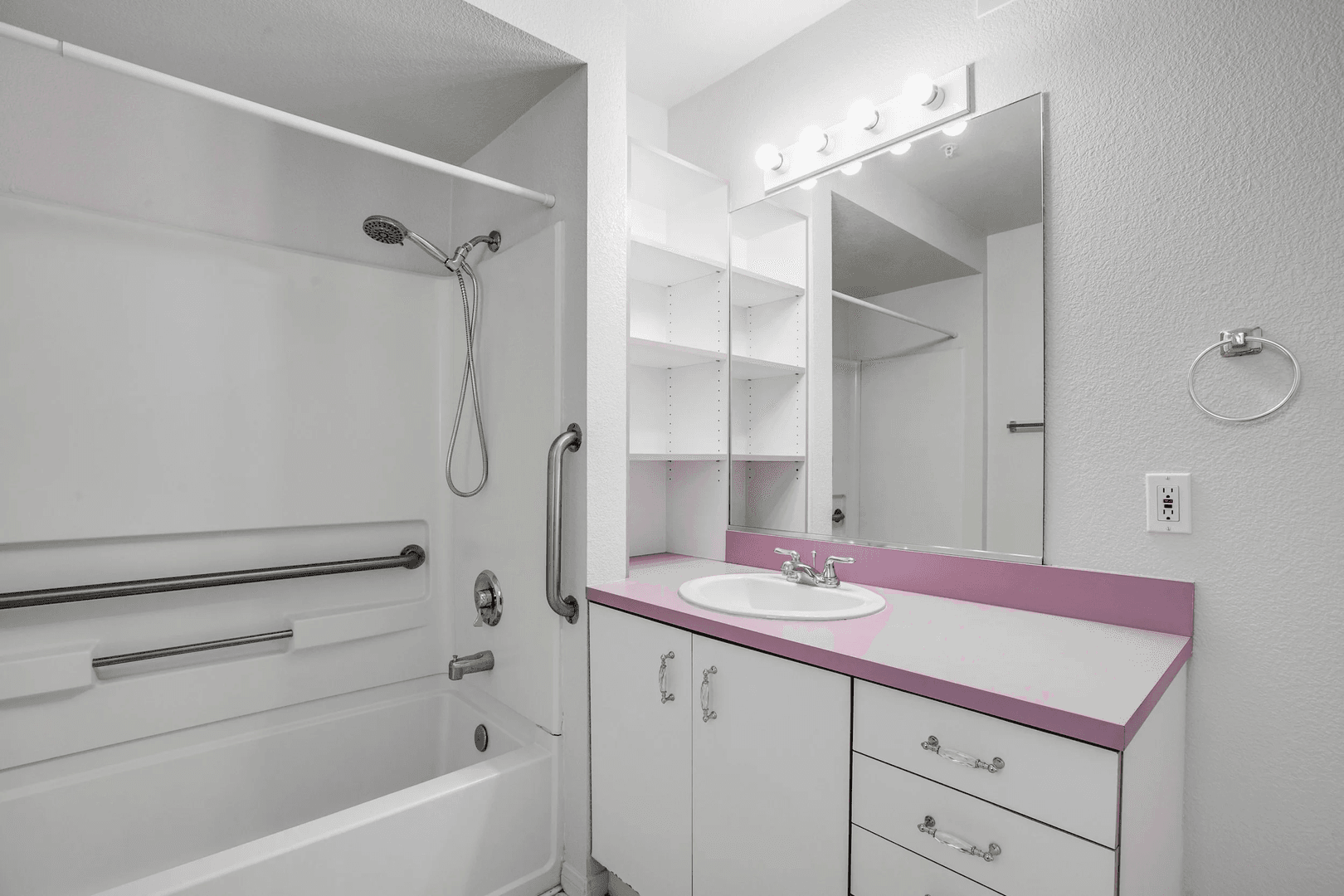 Fallbrook Apartment: 234 W. Kalmia St.