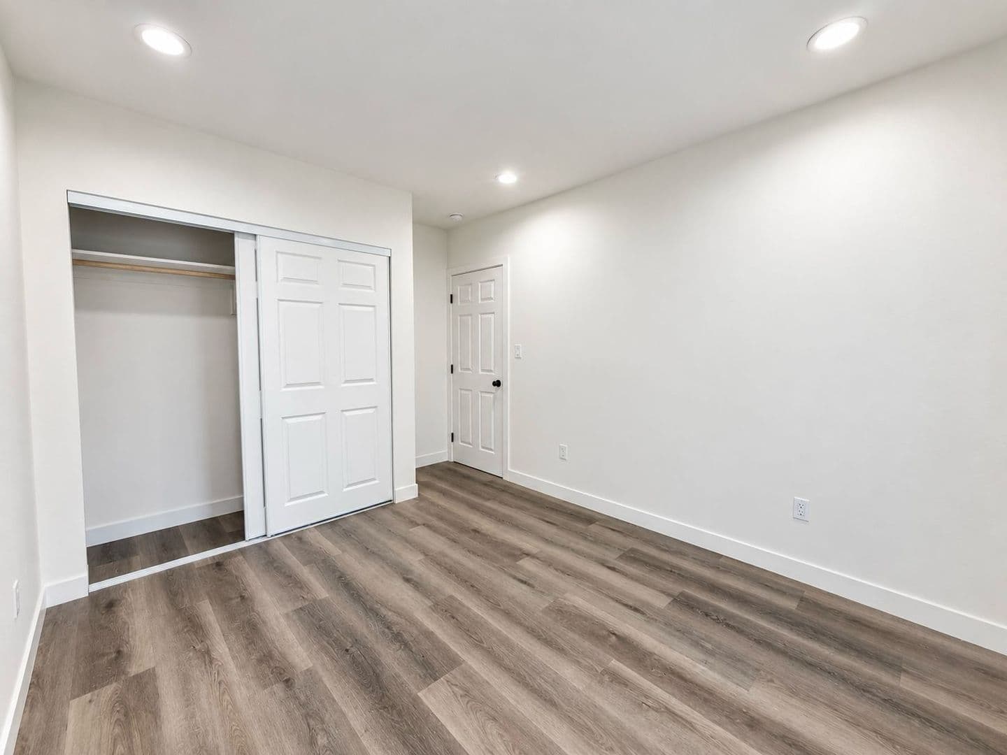 Van Nuys Apartment: 14108 Gilmore St