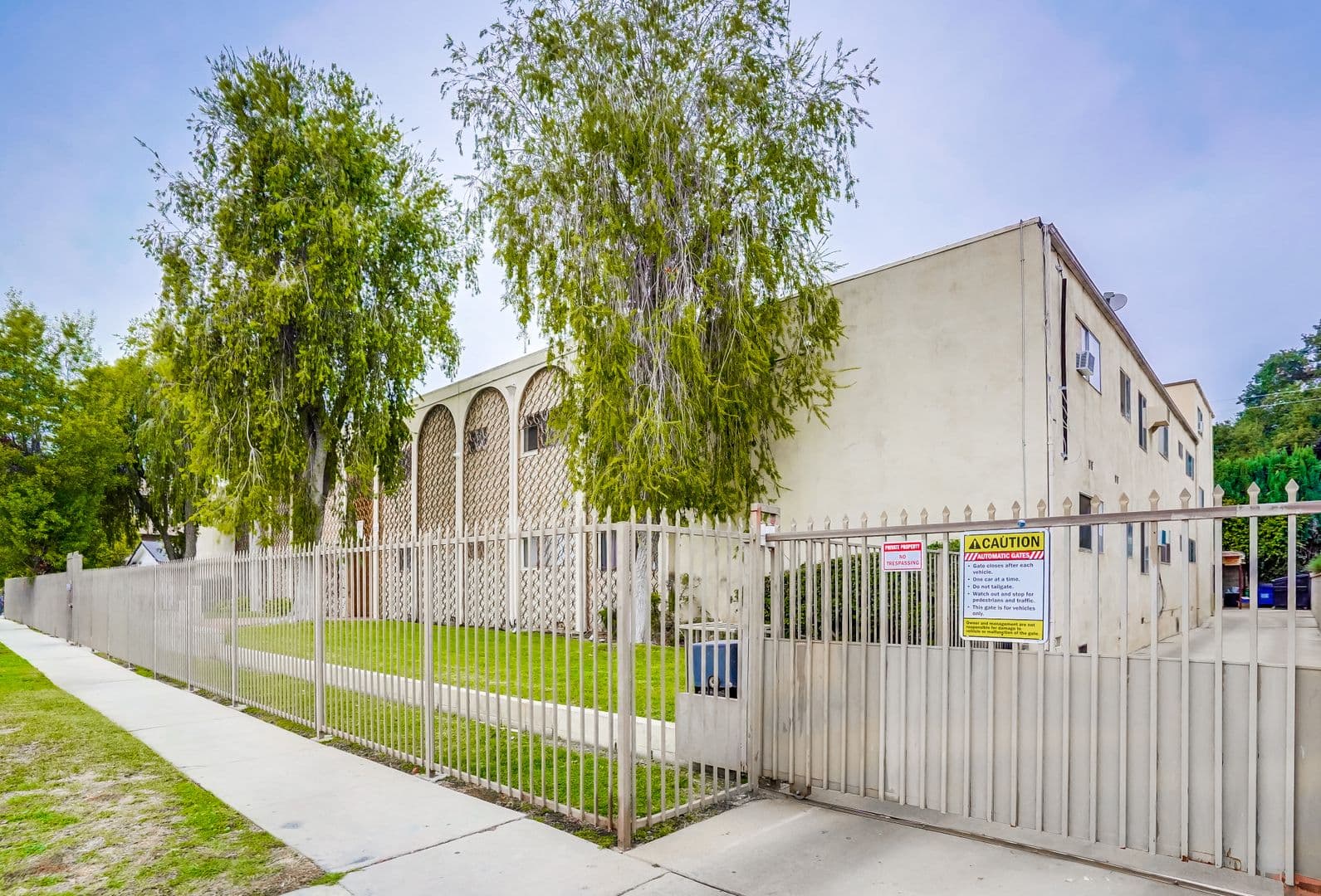 Van Nuys Apartment: 14227 Gilmore St