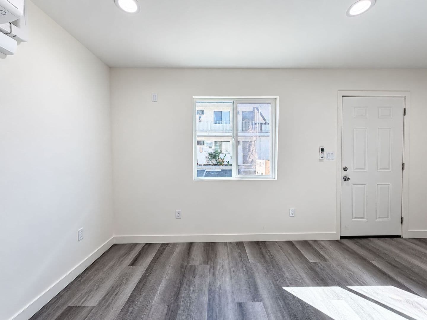 Panorama City Apartment: 14662 Rayen St