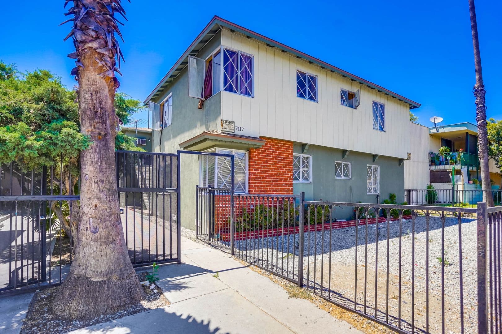 North Hollywood Apartment: 7117 Fulton Ave