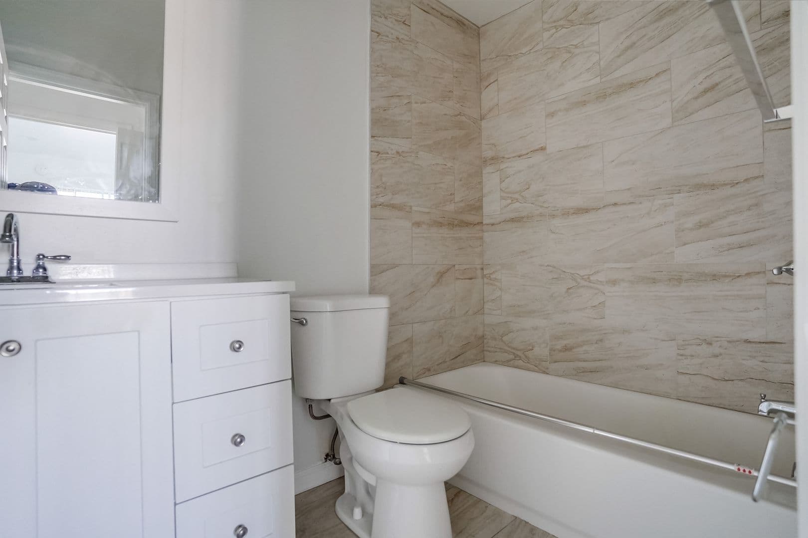 Van Nuys Apartment: 14235 Vanowen St