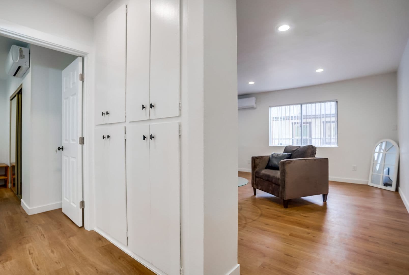 Van Nuys Apartment: 14227 Gilmore St