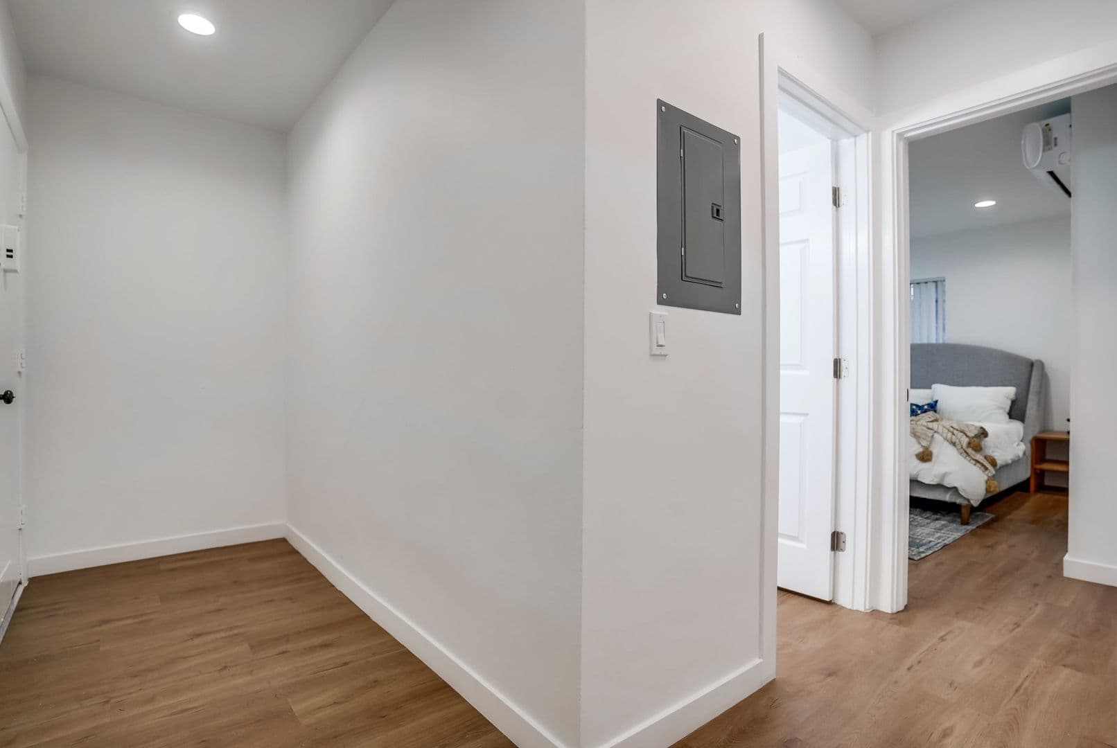 Van Nuys Apartment: 14227 Gilmore St