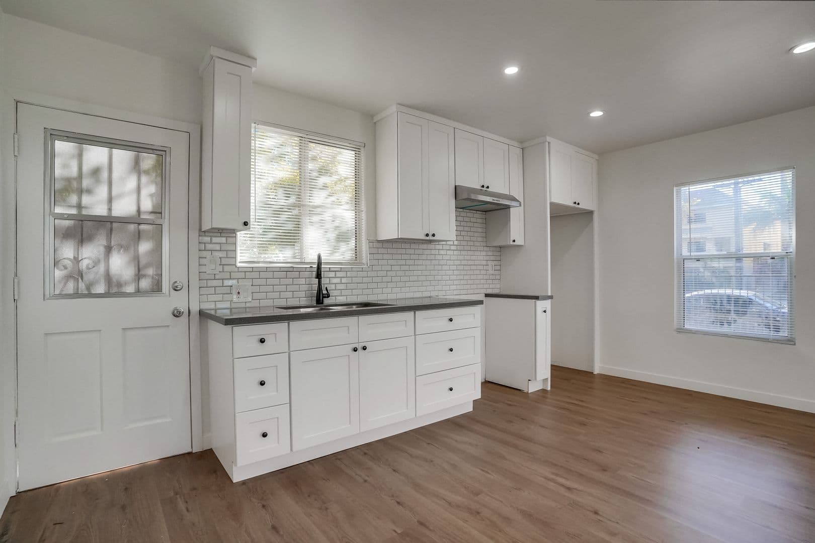 Valley Village Apartment: 12535 Burbank Blvd