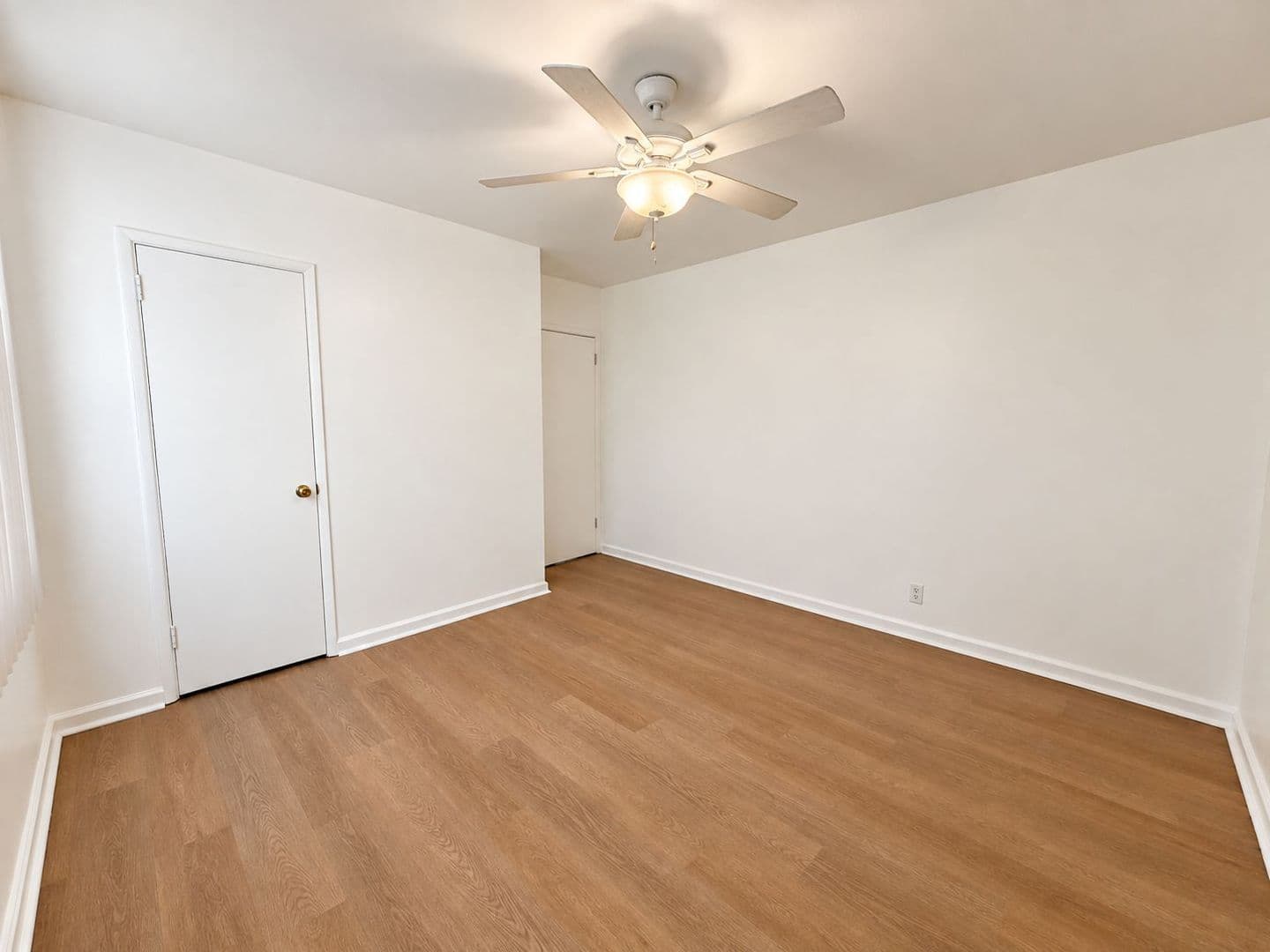 North Hollywood Apartment: 12805 Vanowen St