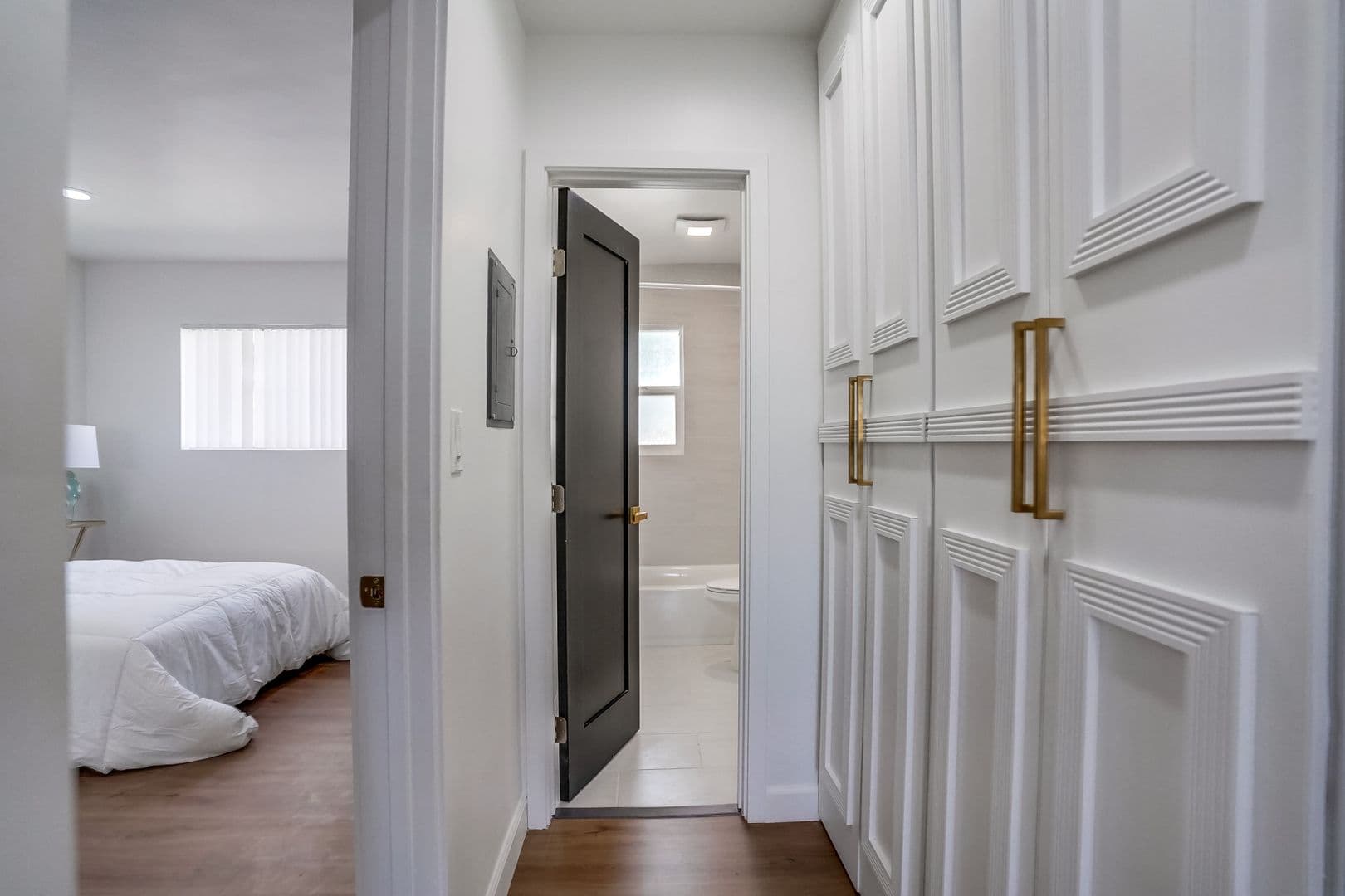 North Hollywood Apartment: 11731 Kittridge St
