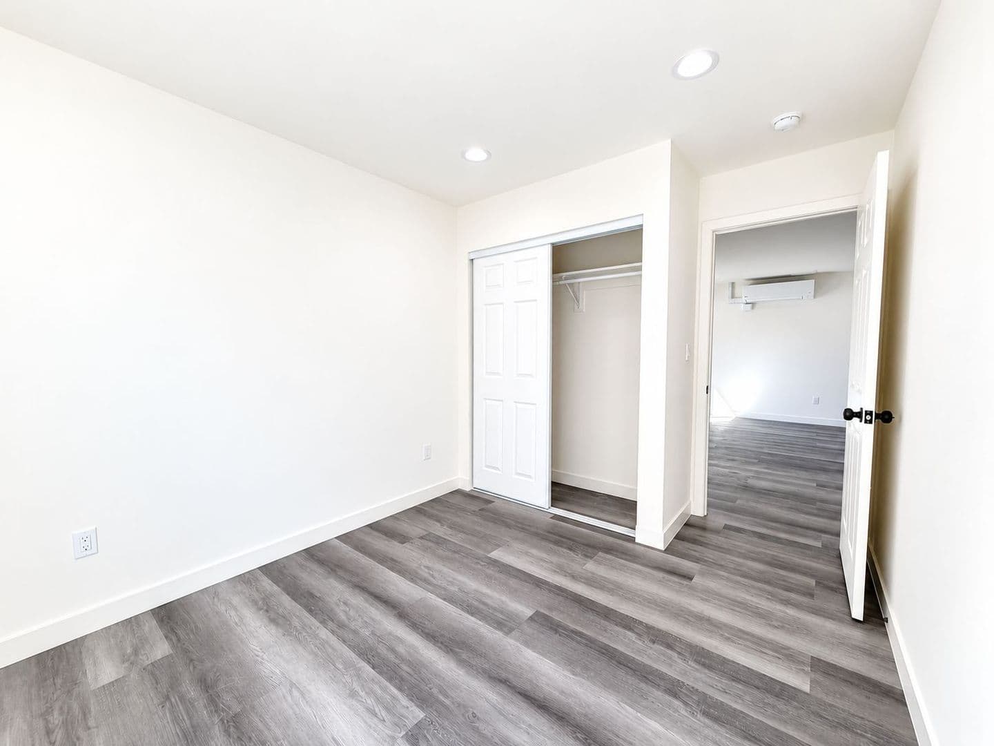 Panorama City Apartment: 14662 Rayen St