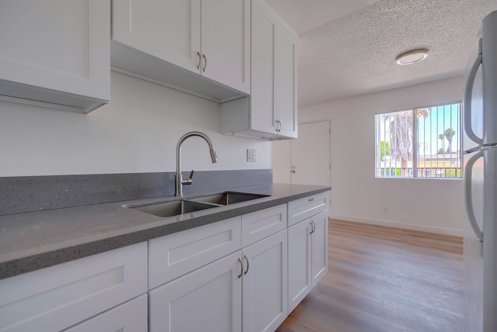 Los Angeles Apartment: 6308 Brynhurst Ave