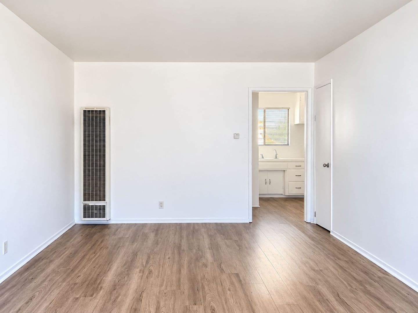 North Hollywood Apartment: 7117 Fulton Ave