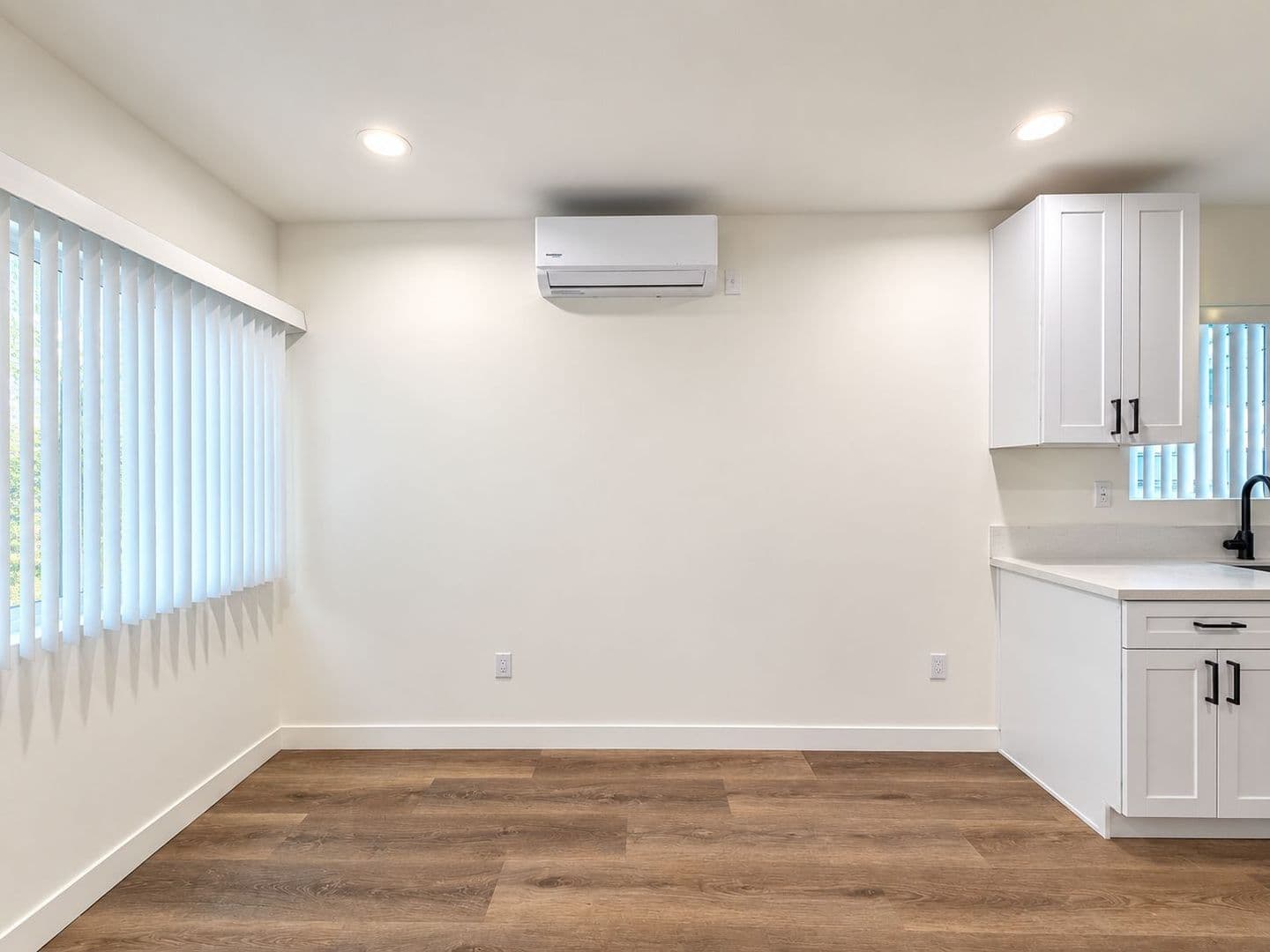 Van Nuys Apartment: 14108 Gilmore St