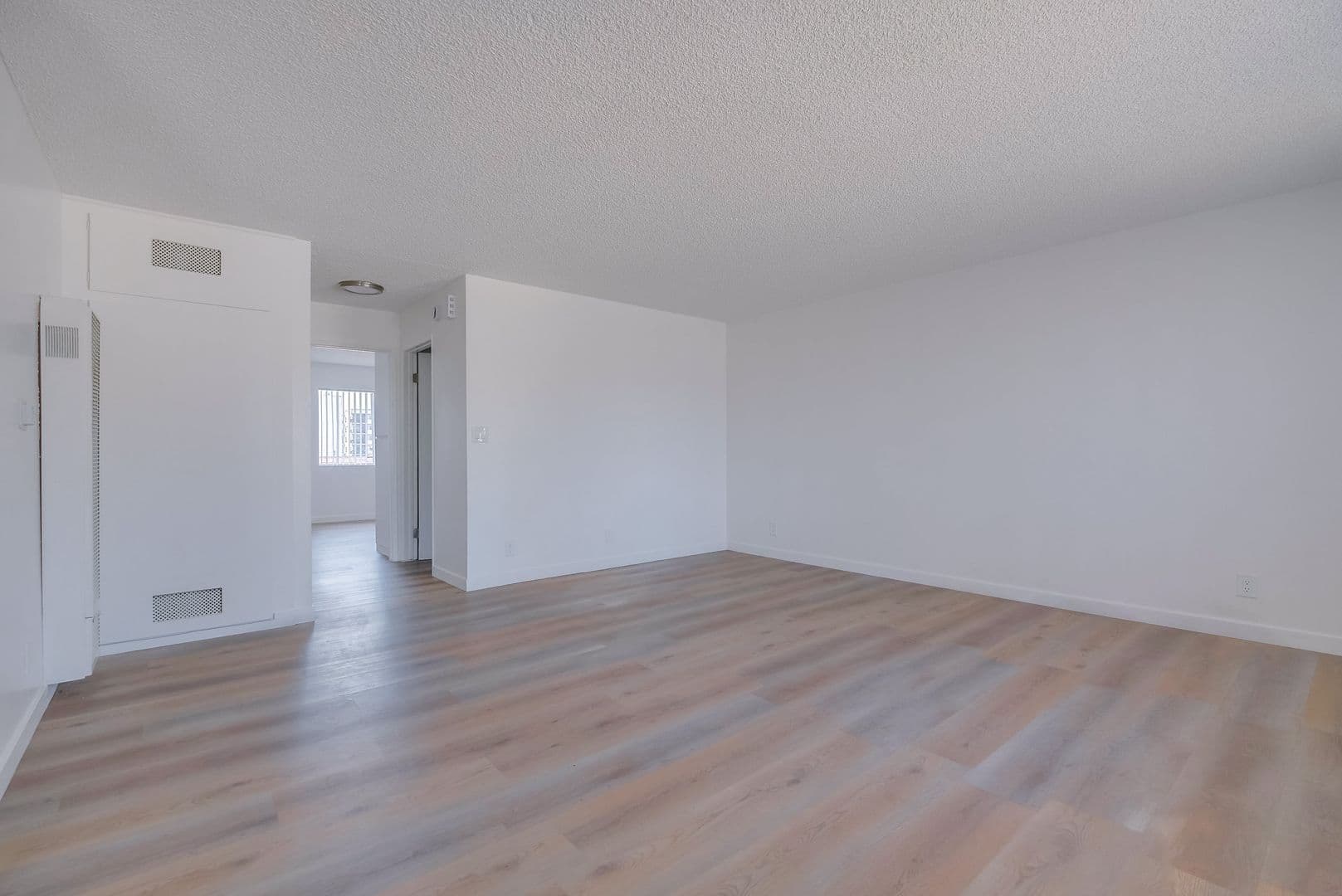 Los Angeles Apartment: 6308 Brynhurst Ave
