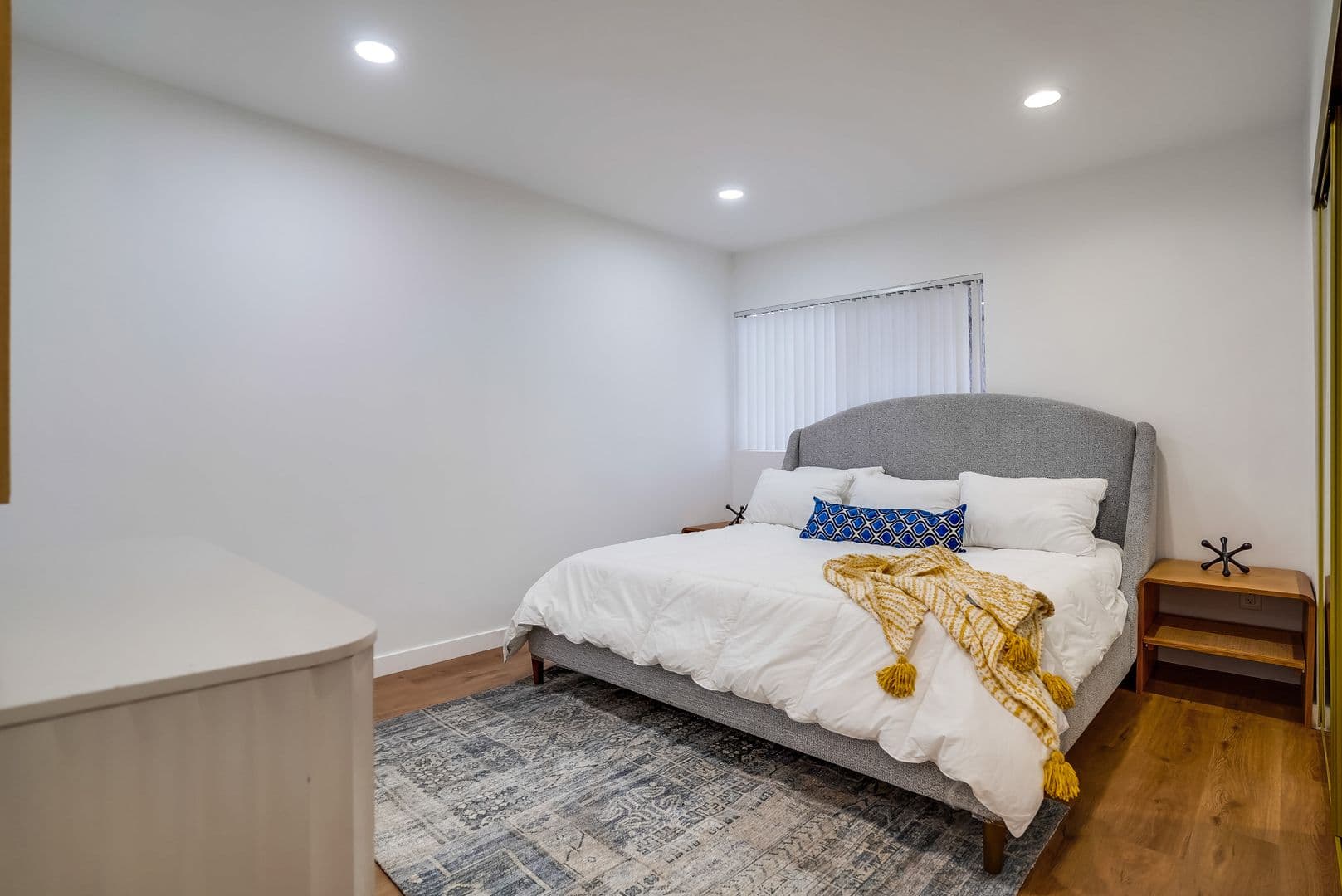 Van Nuys Apartment: 14227 Gilmore St